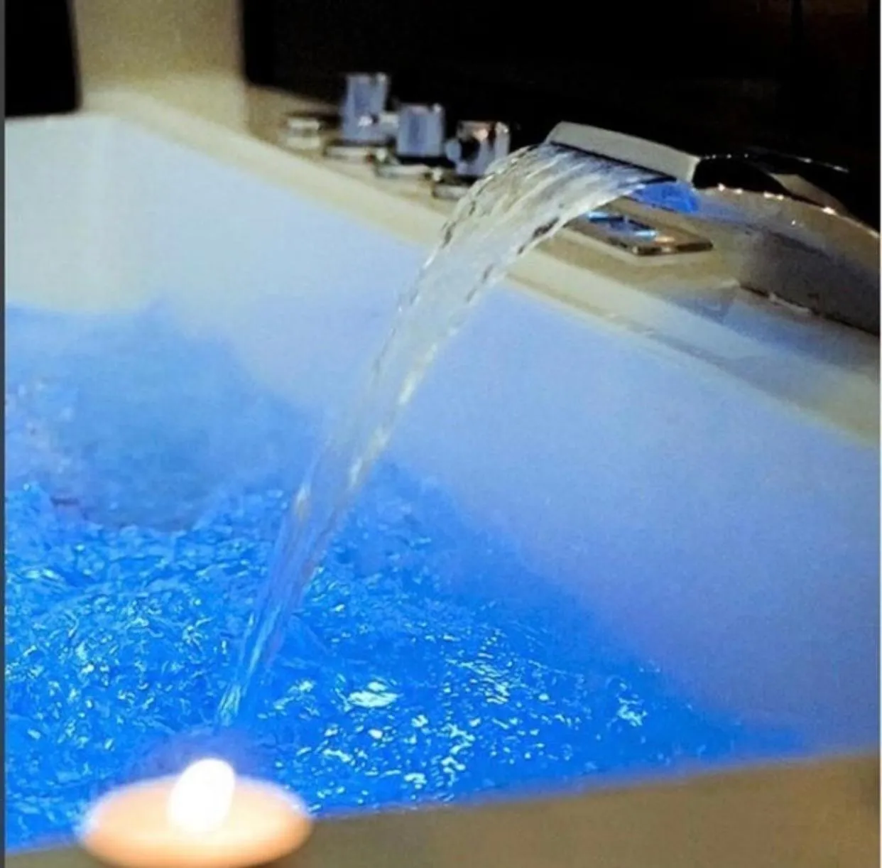 Hot Tub in Hotel Angioino & Spa