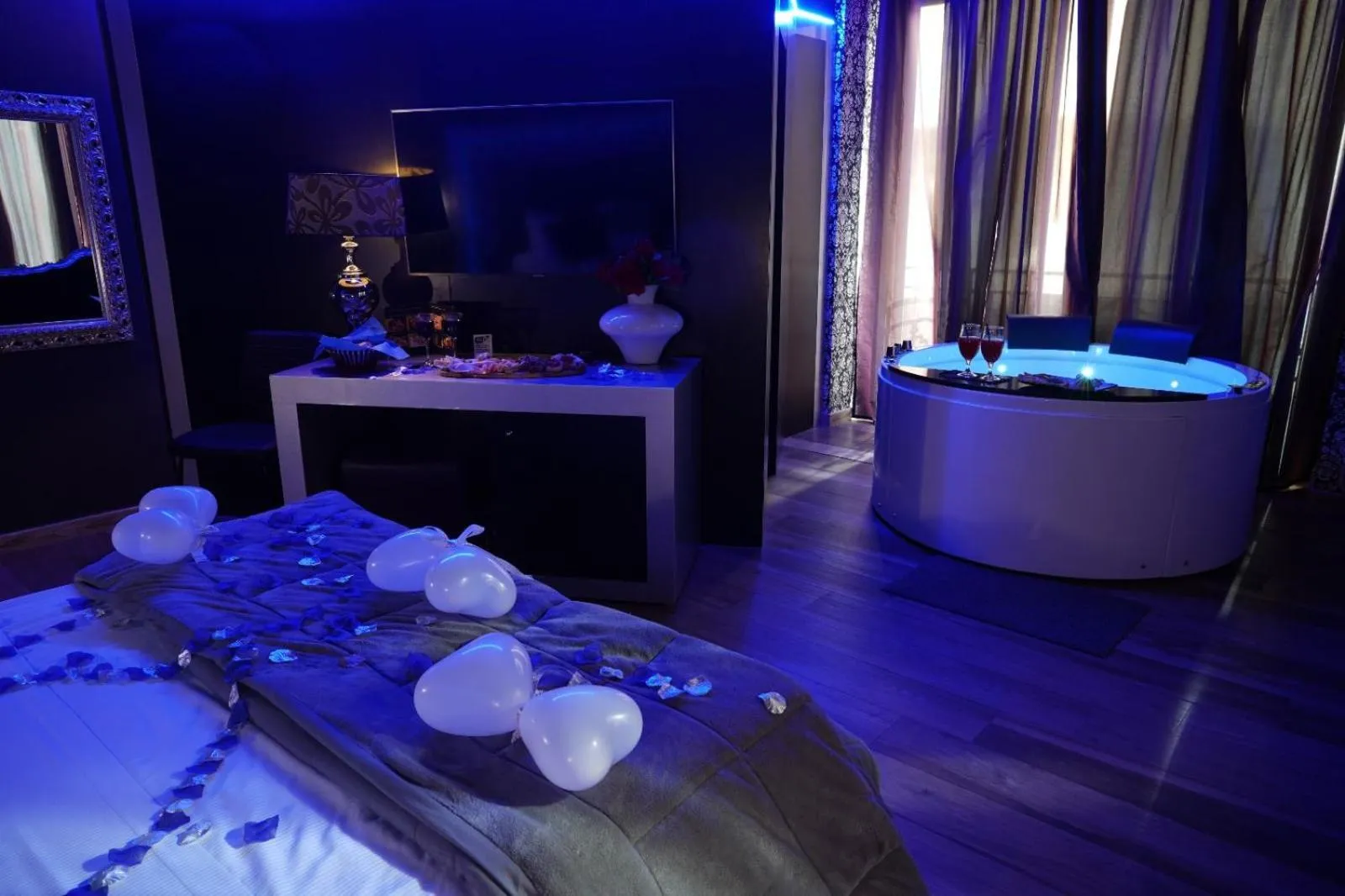 Hot Tub in Hotel Angioino & Spa