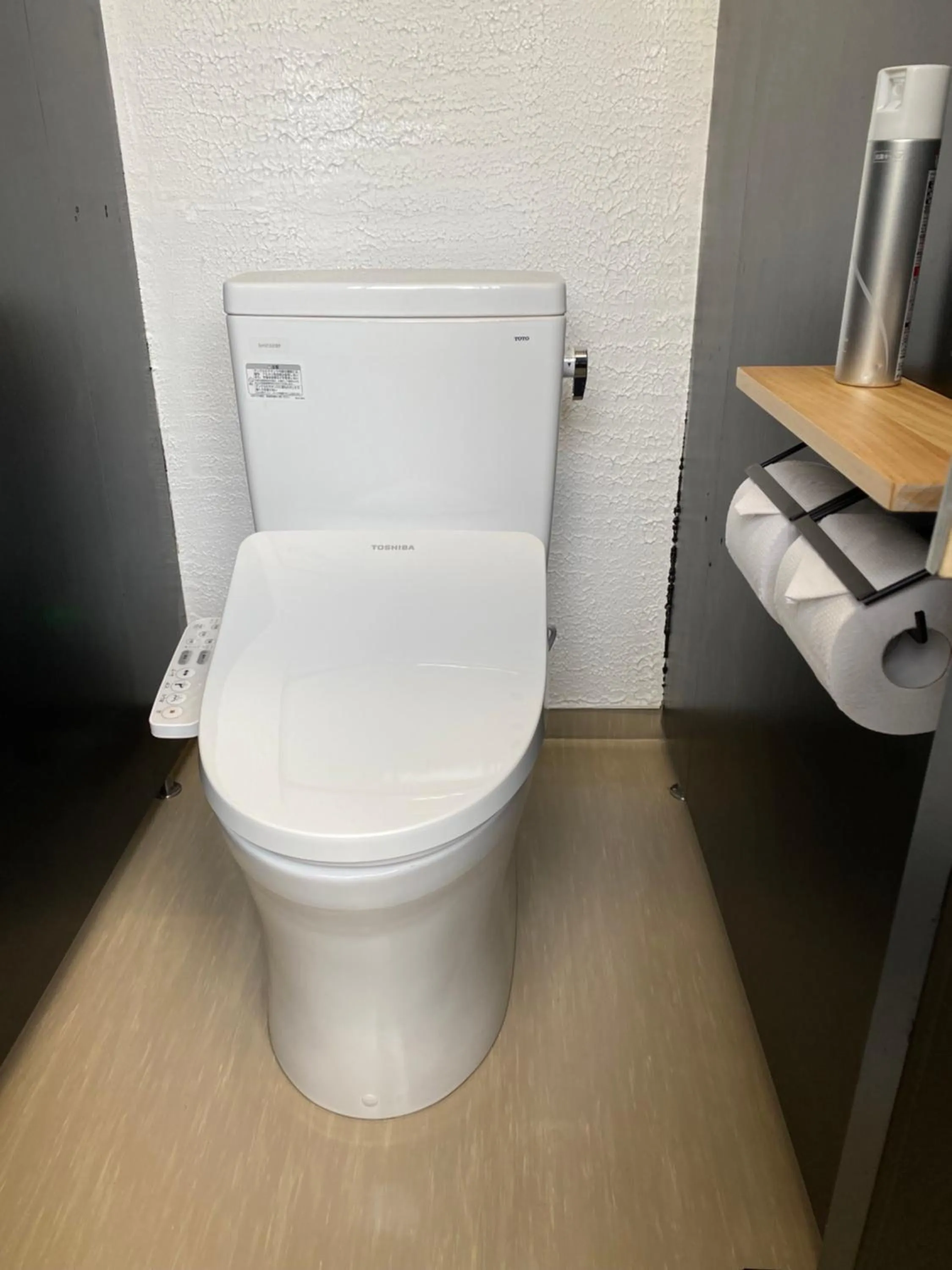 Toilet in Hütte Jil Shirakabako at 1,400m