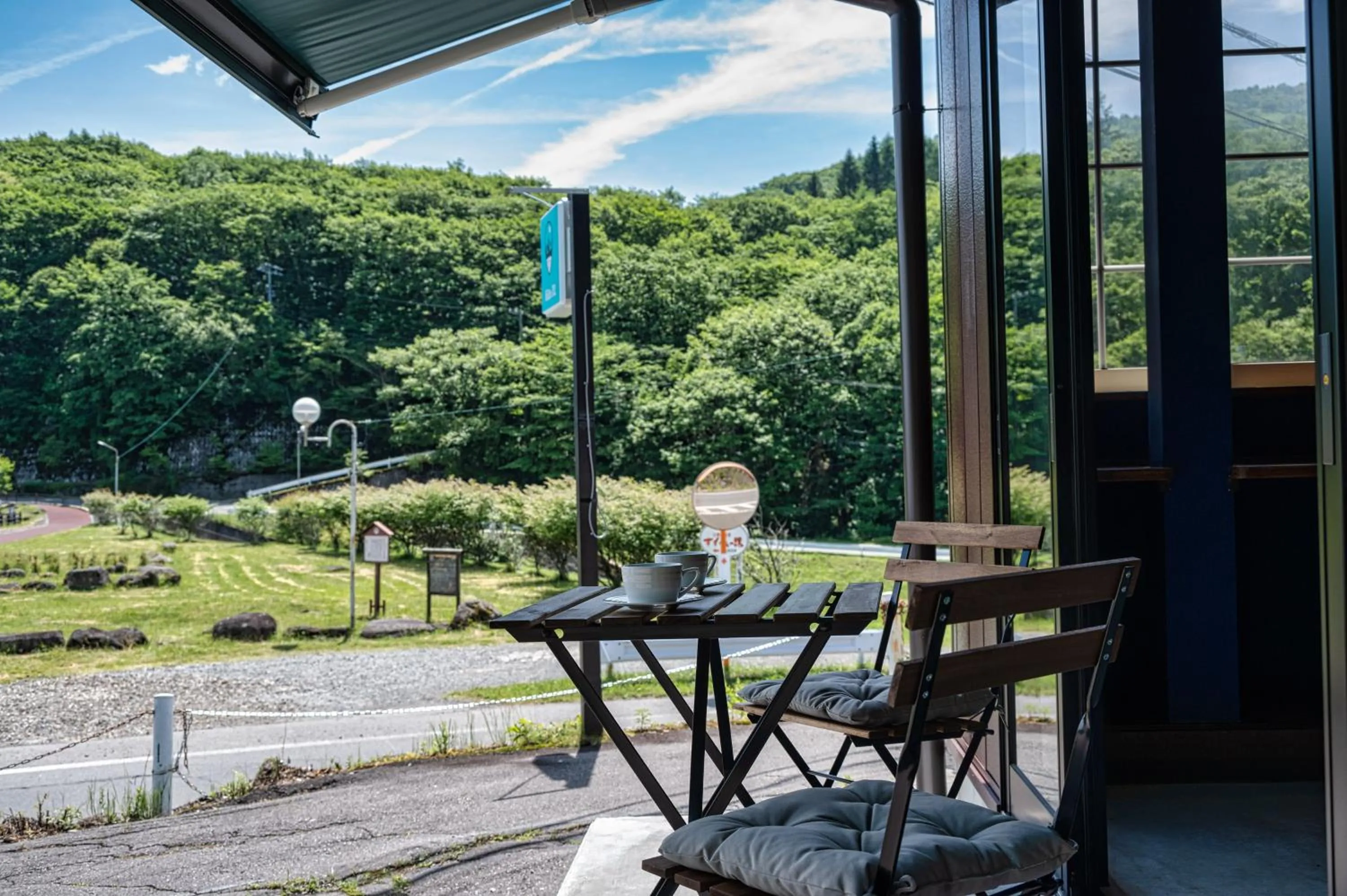 Area and facilities in Hütte Jil Shirakabako at 1,400m