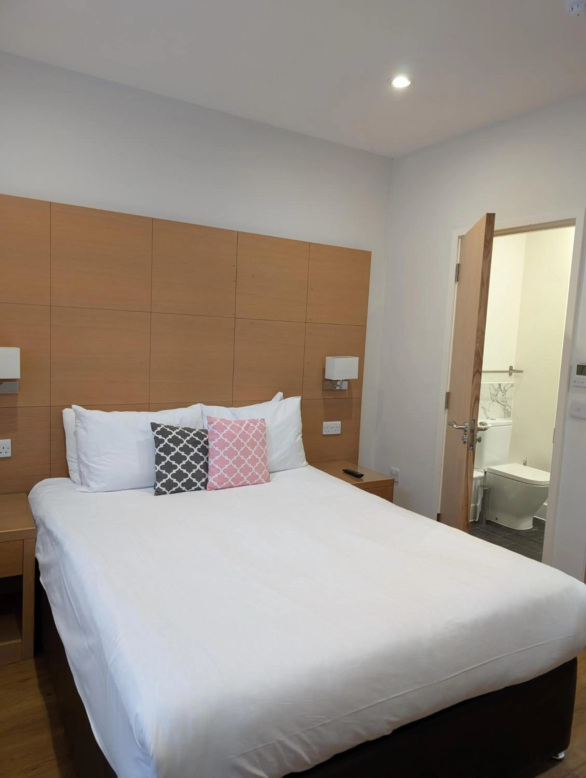 Bedroom, Bed in House of Fisher - 100 Kings Road