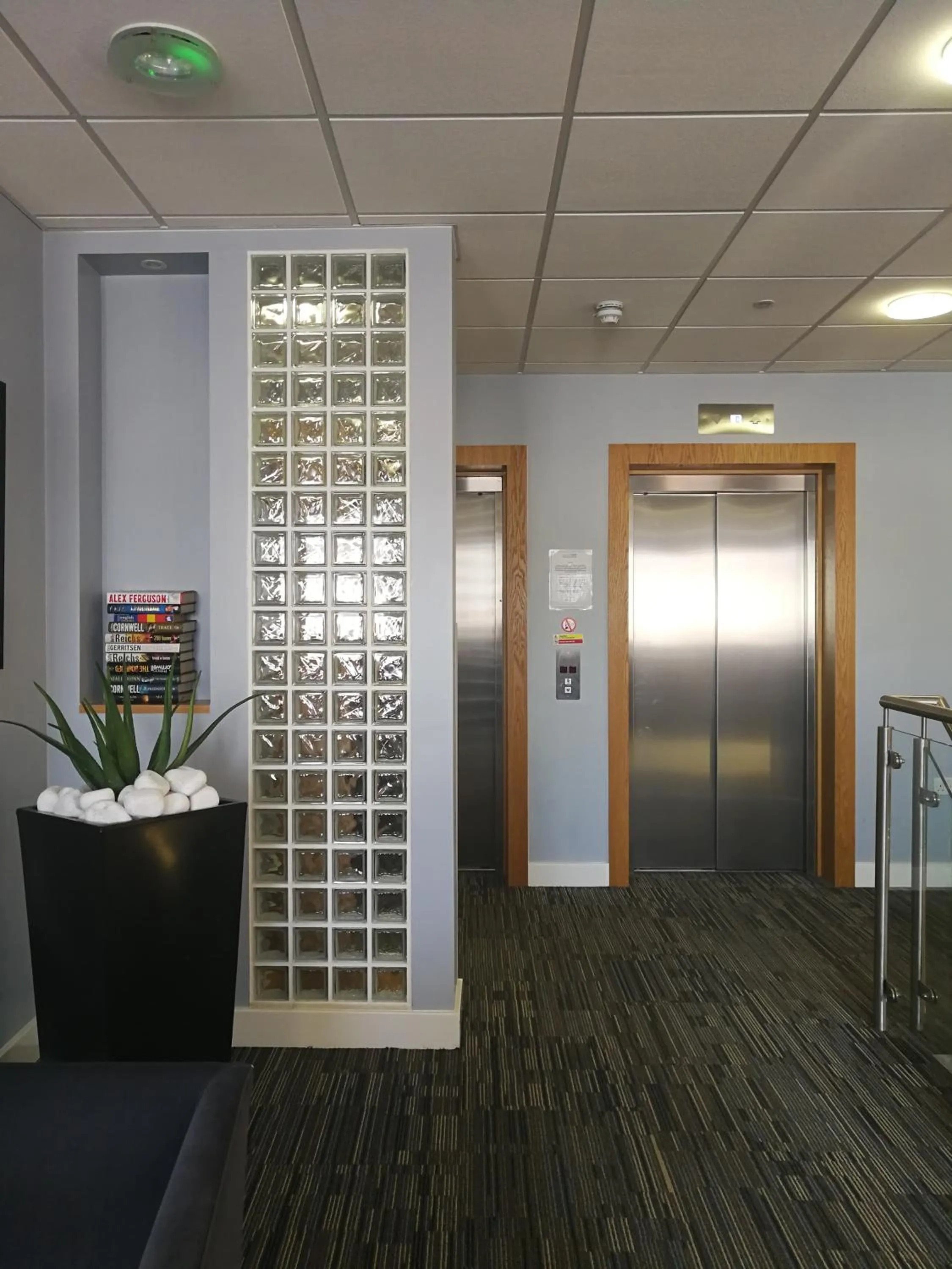 elevator in House of Fisher - 100 Kings Road