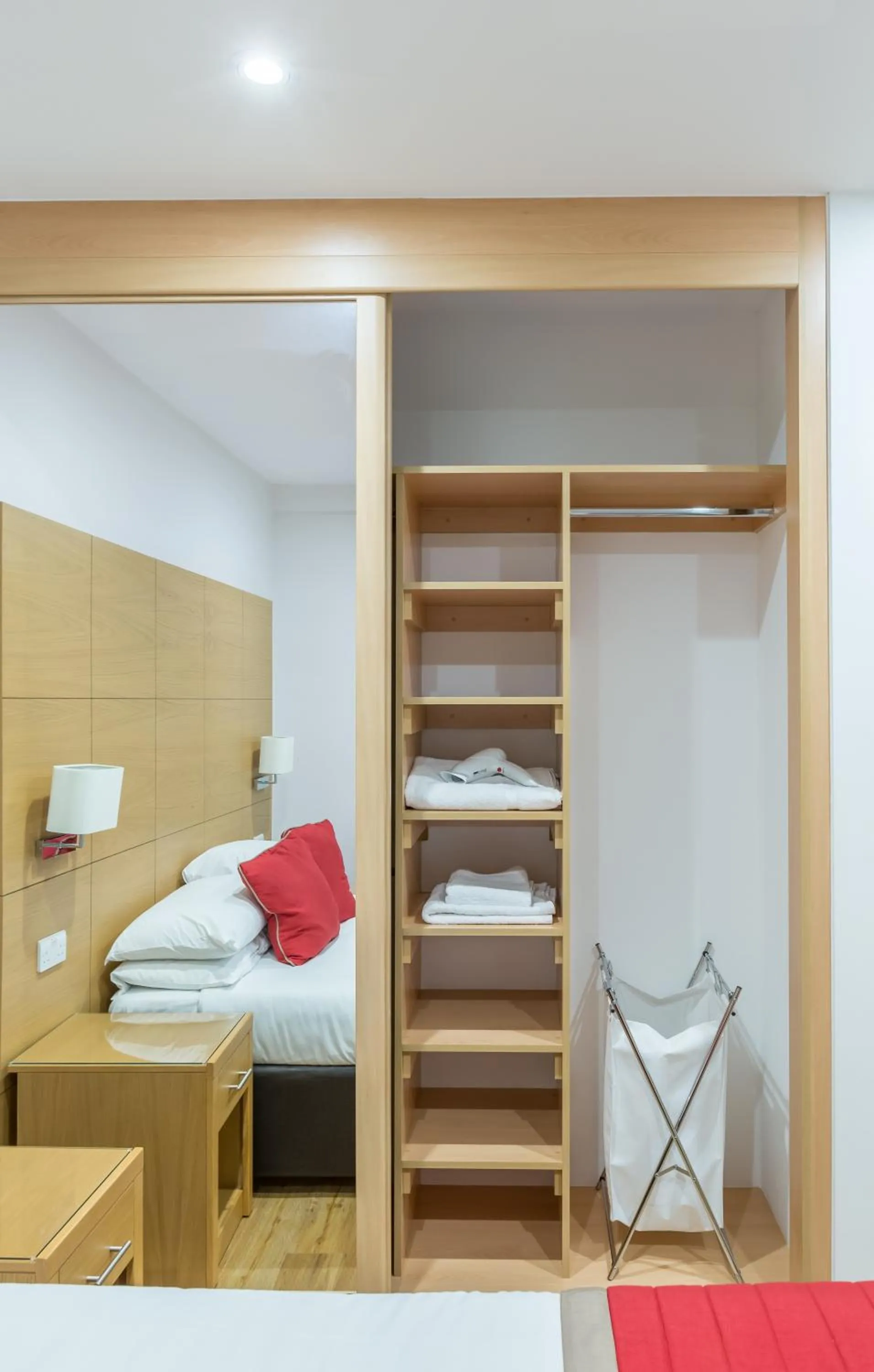 Decorative detail, Bed in House of Fisher - 100 Kings Road