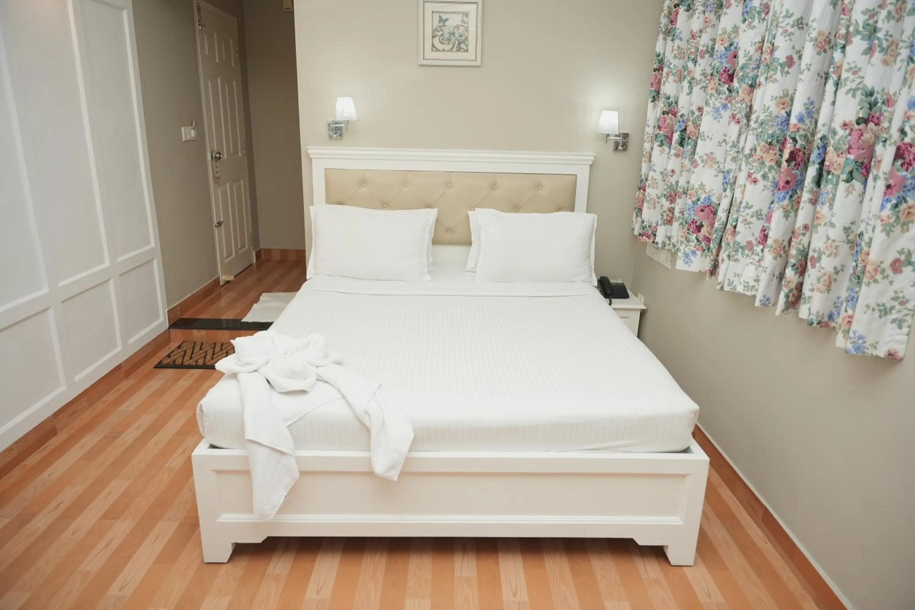 Bed in Daffodils Spice Court