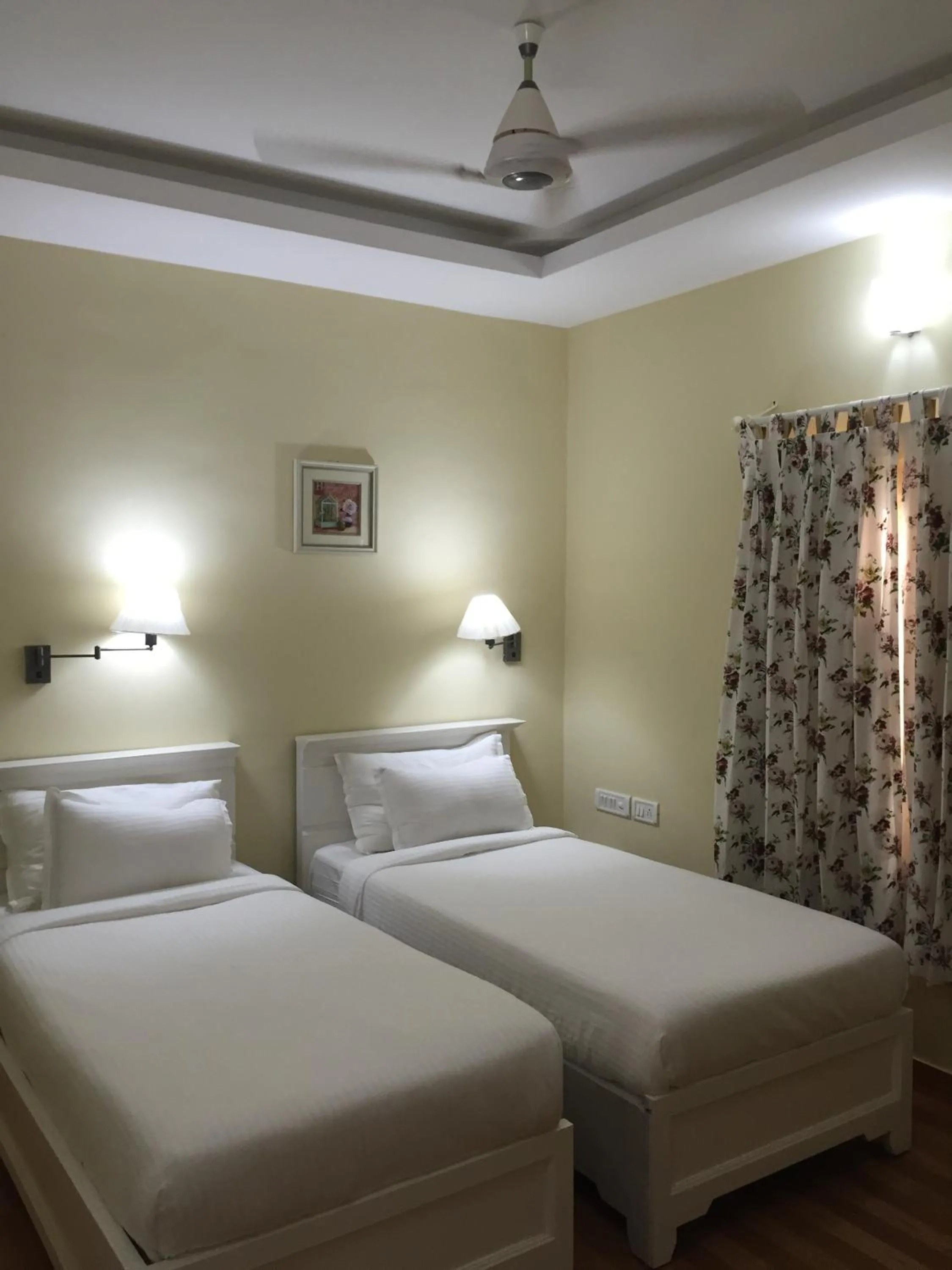 Bedroom, Bed in Daffodils Spice Court