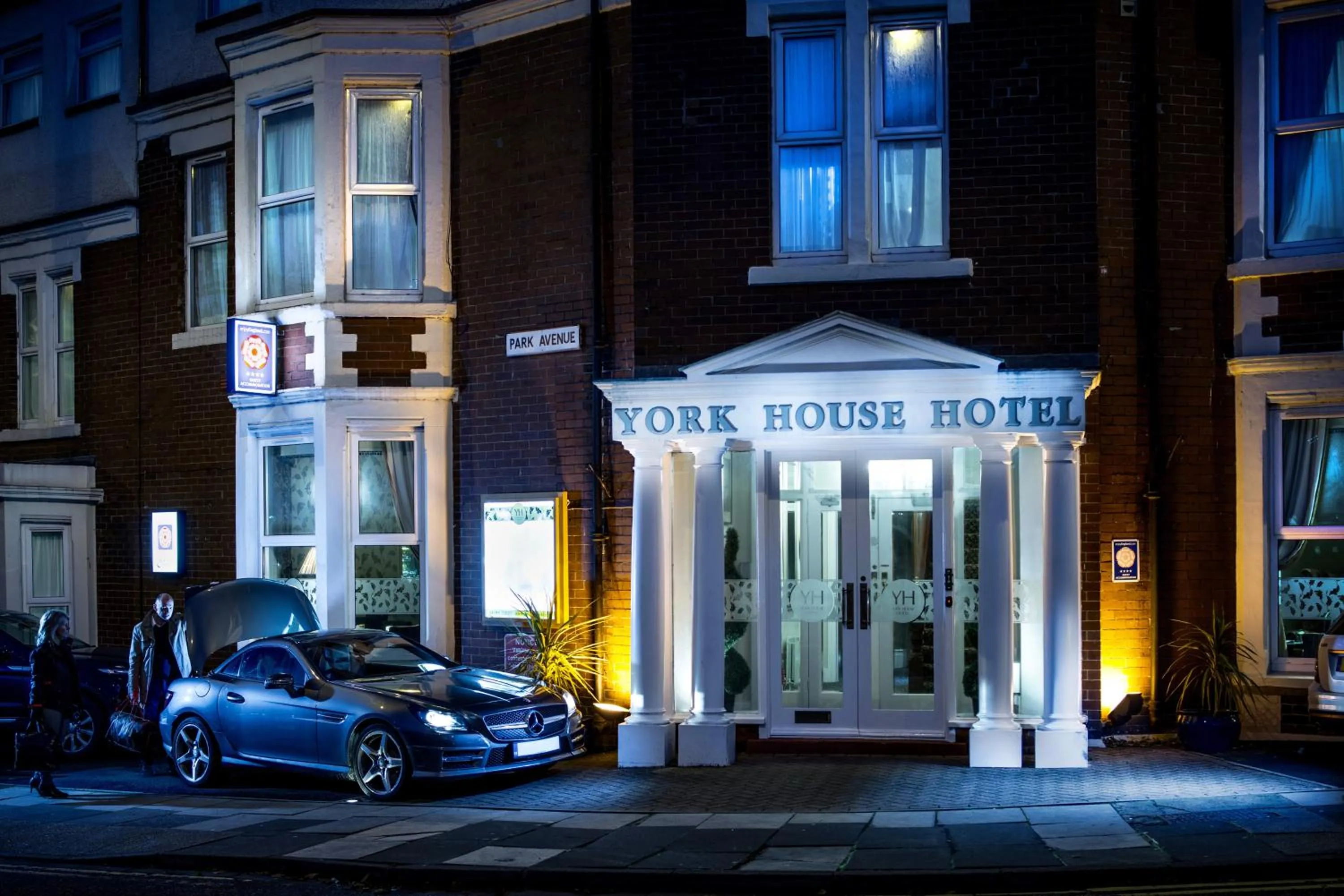 Facade/entrance in York House Hotel