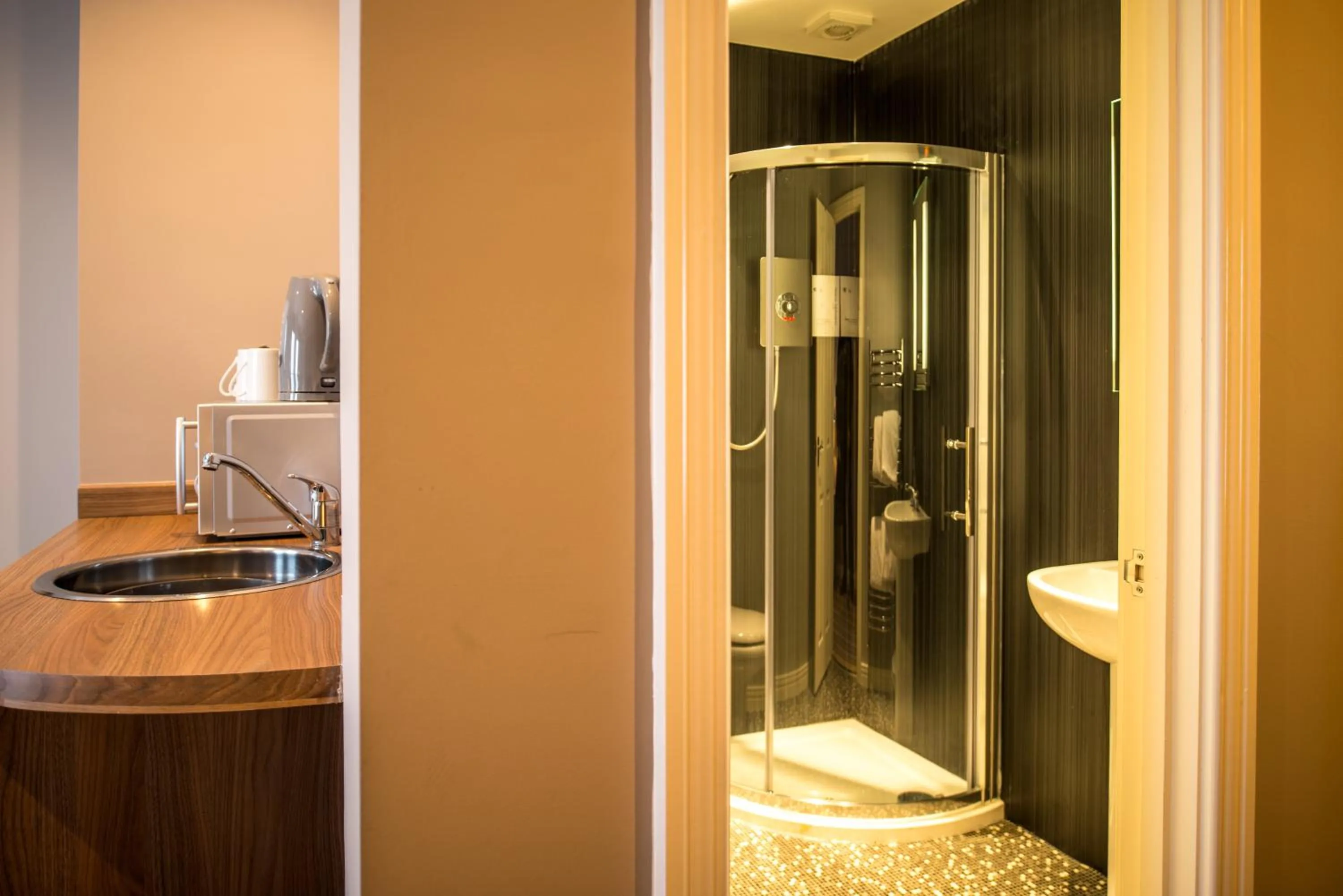 Kitchen or kitchenette in York House Hotel