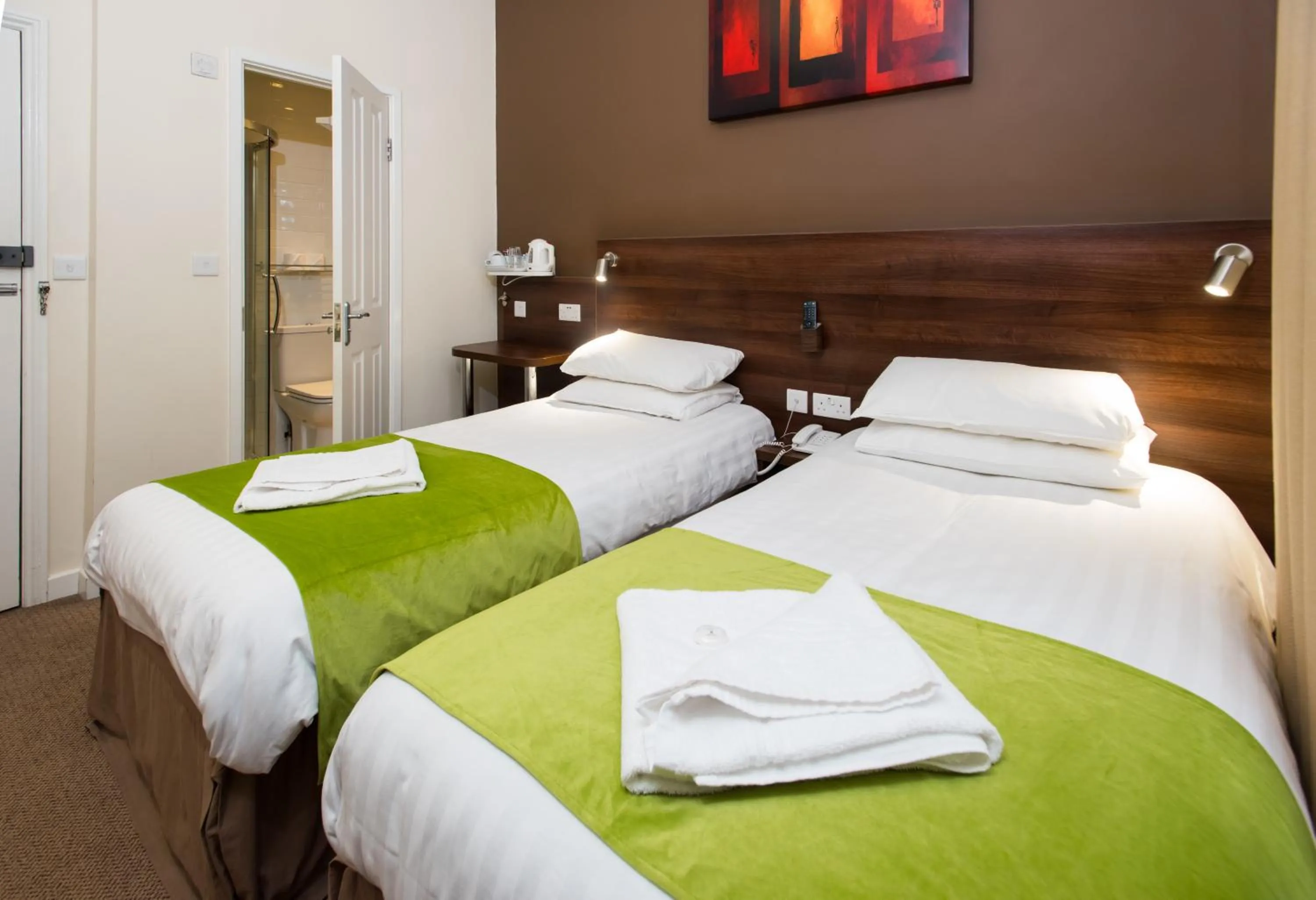 Photo of the whole room, Bed in Marble Arch Inn