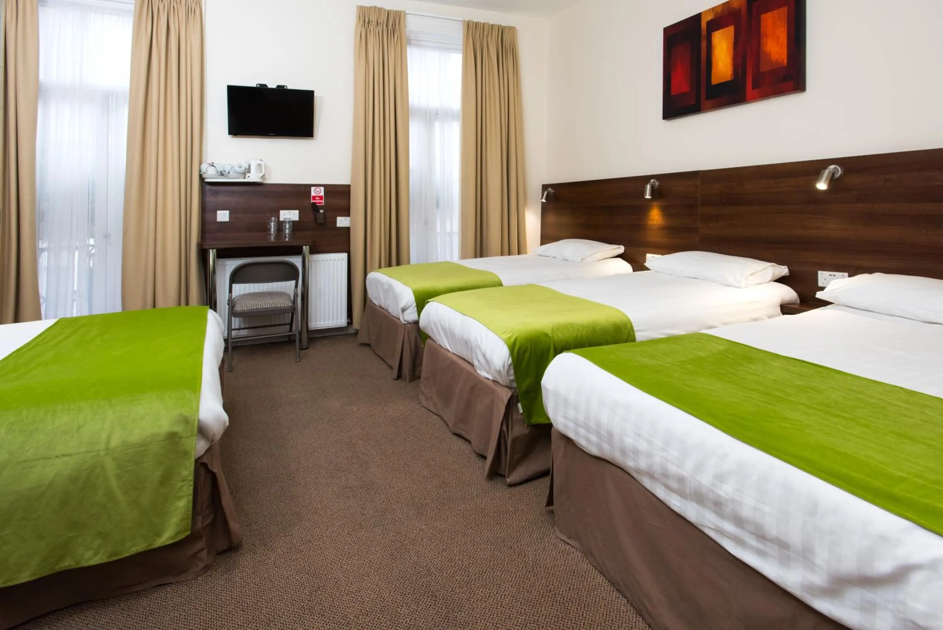 Bedroom, Bed in Marble Arch Inn