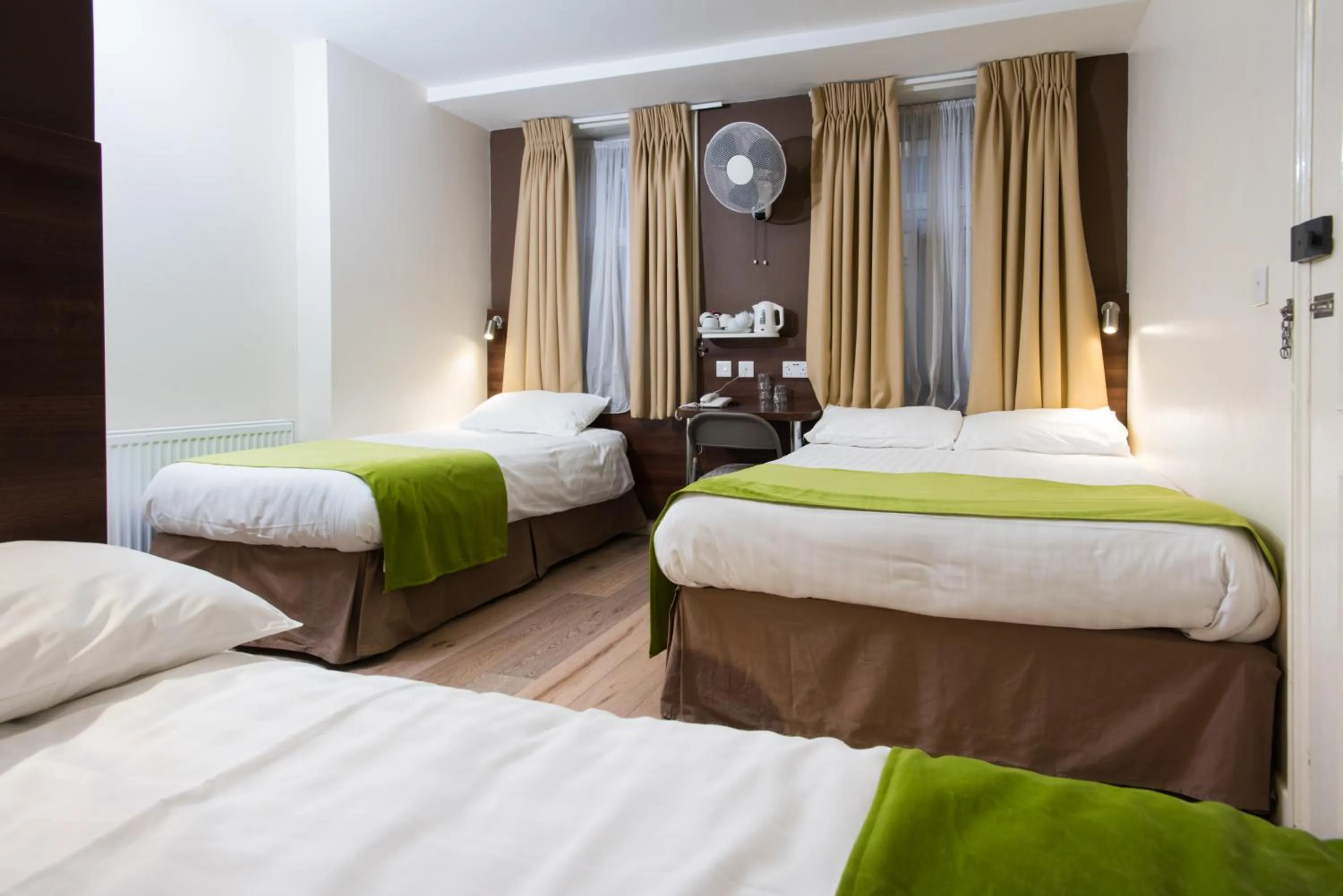 Bed in Marble Arch Inn