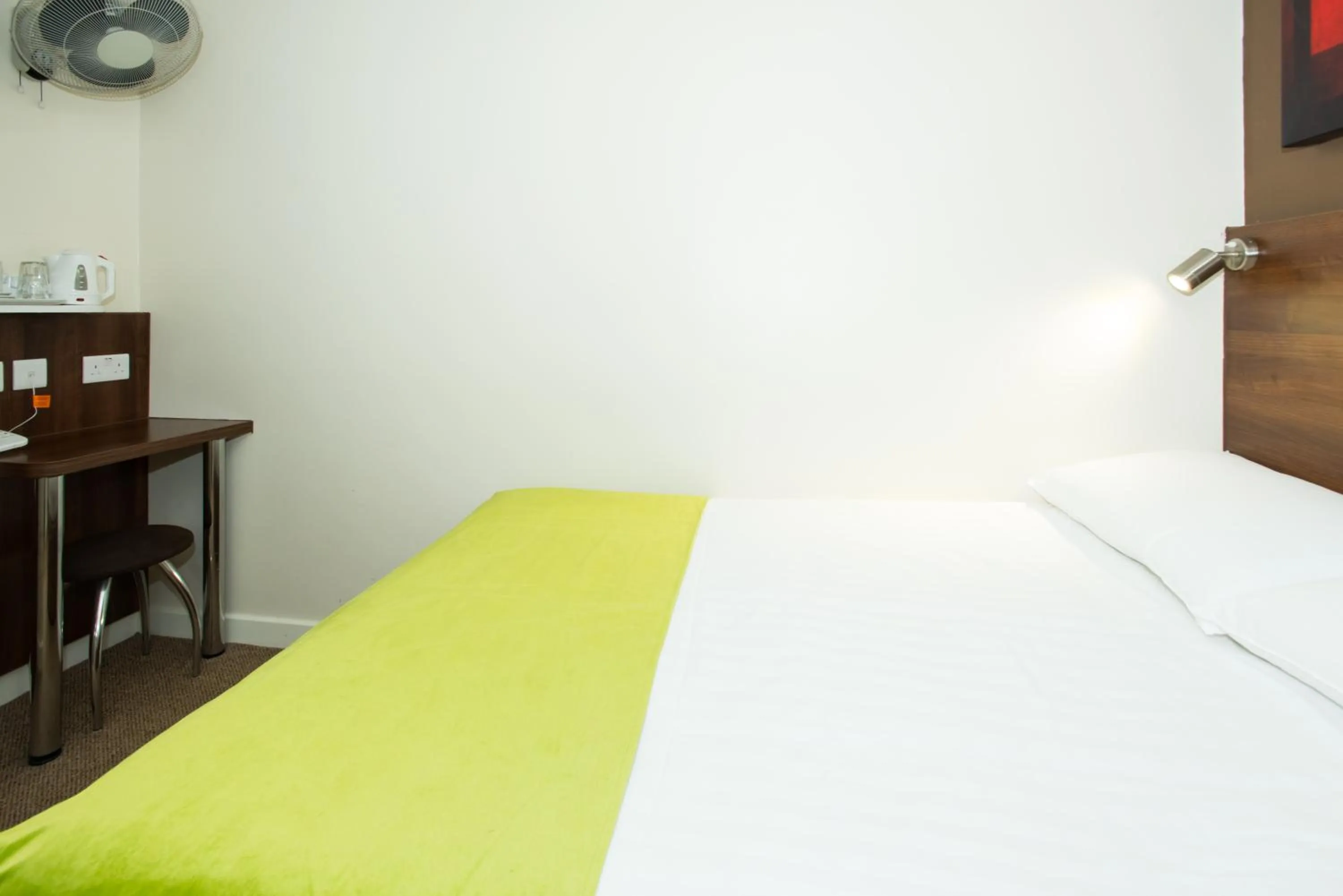 Bed in Marble Arch Inn