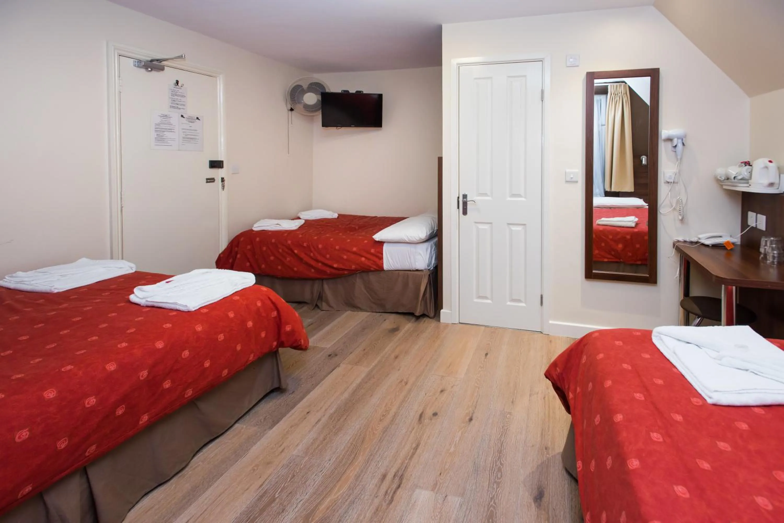 Bed in Marble Arch Inn