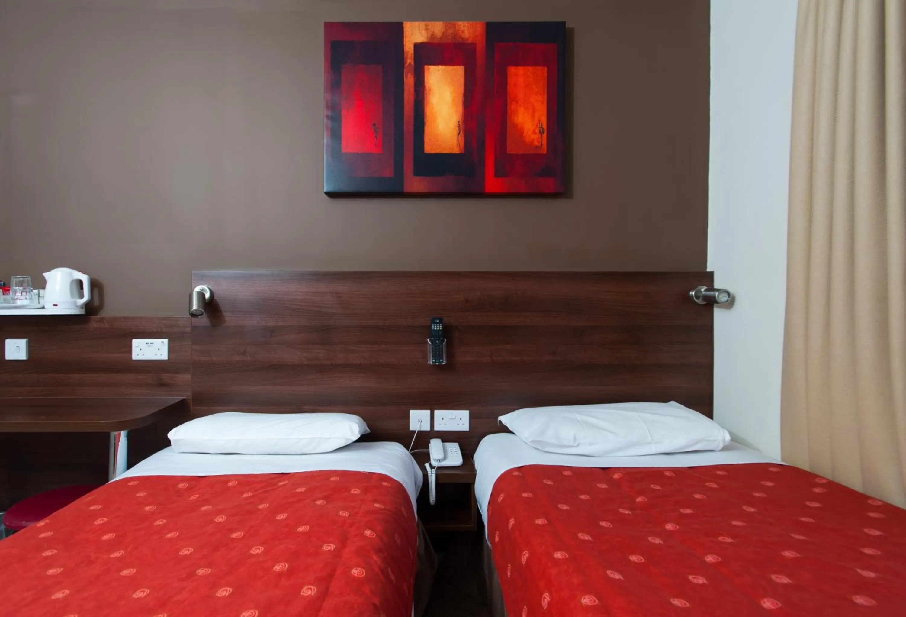 Bed in Marble Arch Inn