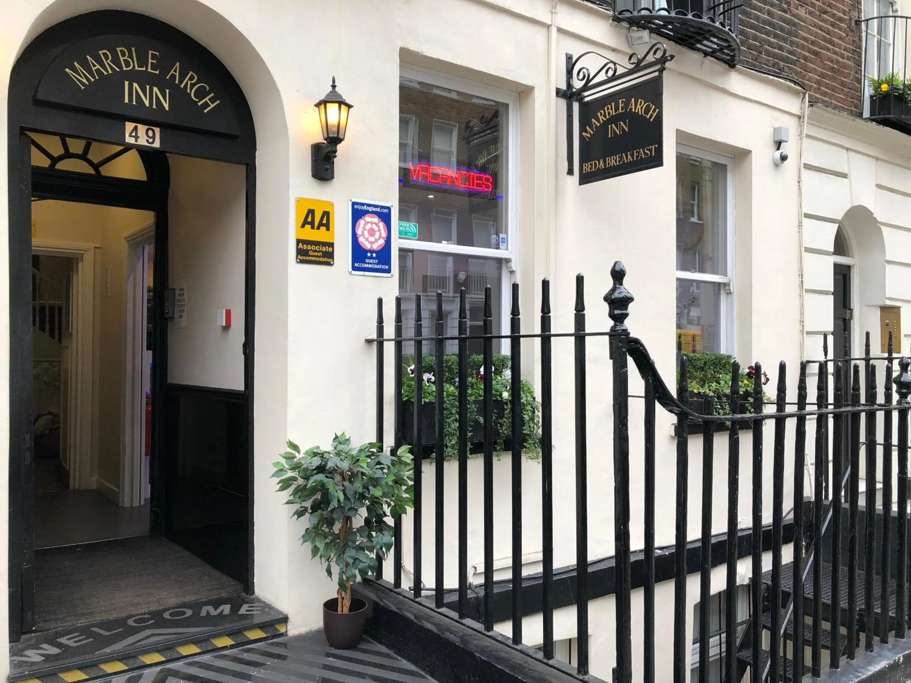 Facade/entrance in Marble Arch Inn