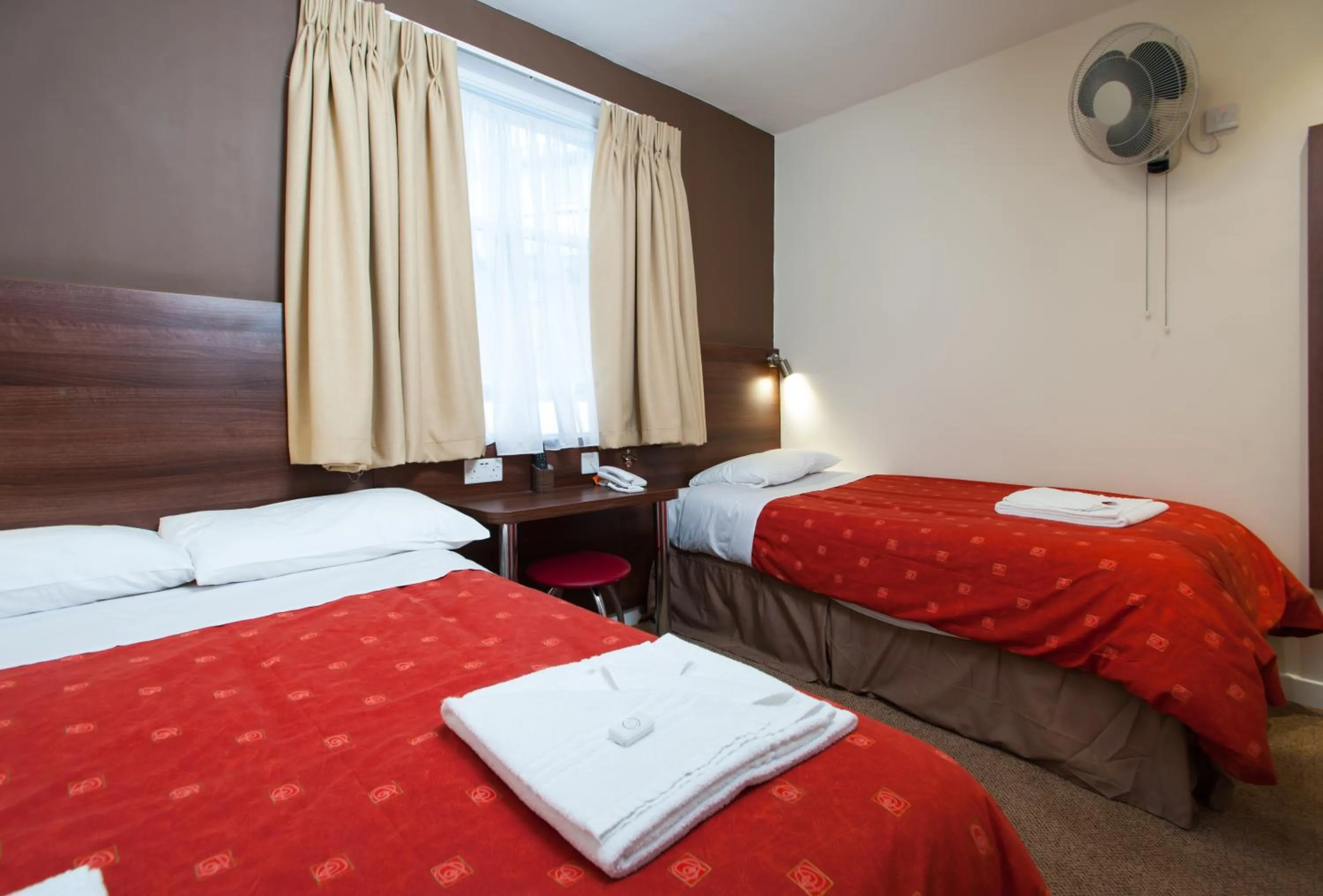 Bed in Marble Arch Inn