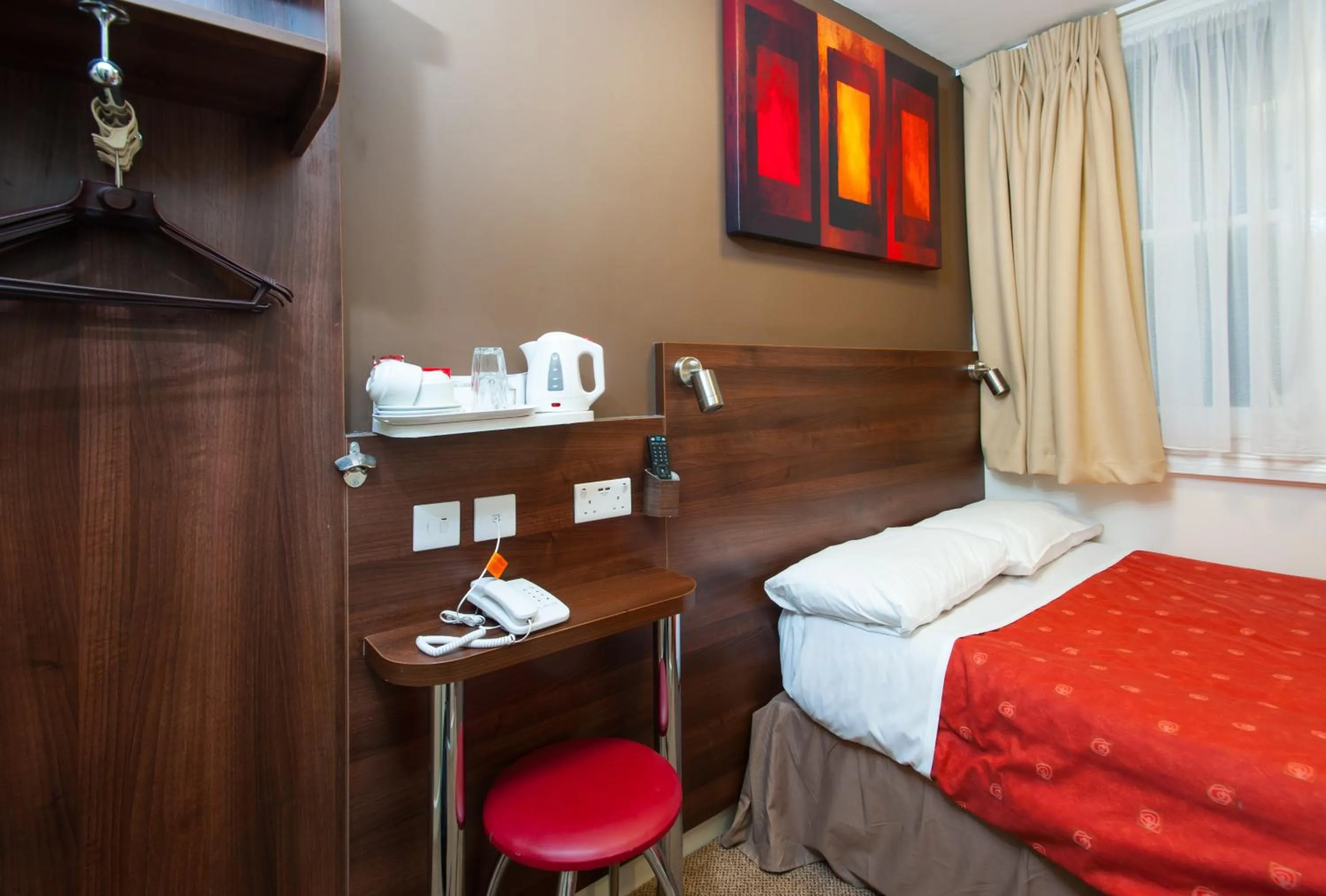 Coffee/tea facilities, Bed in Marble Arch Inn