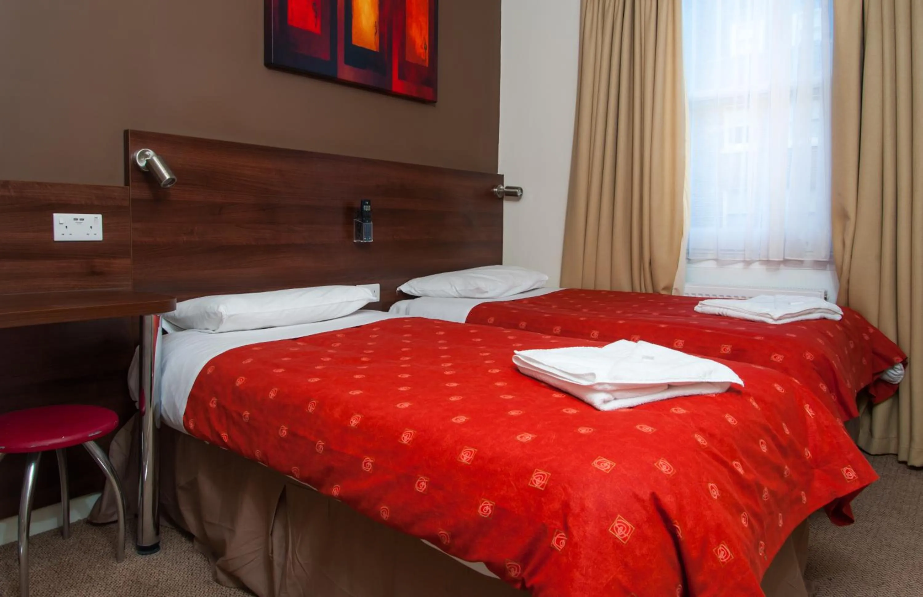 Bed in Marble Arch Inn