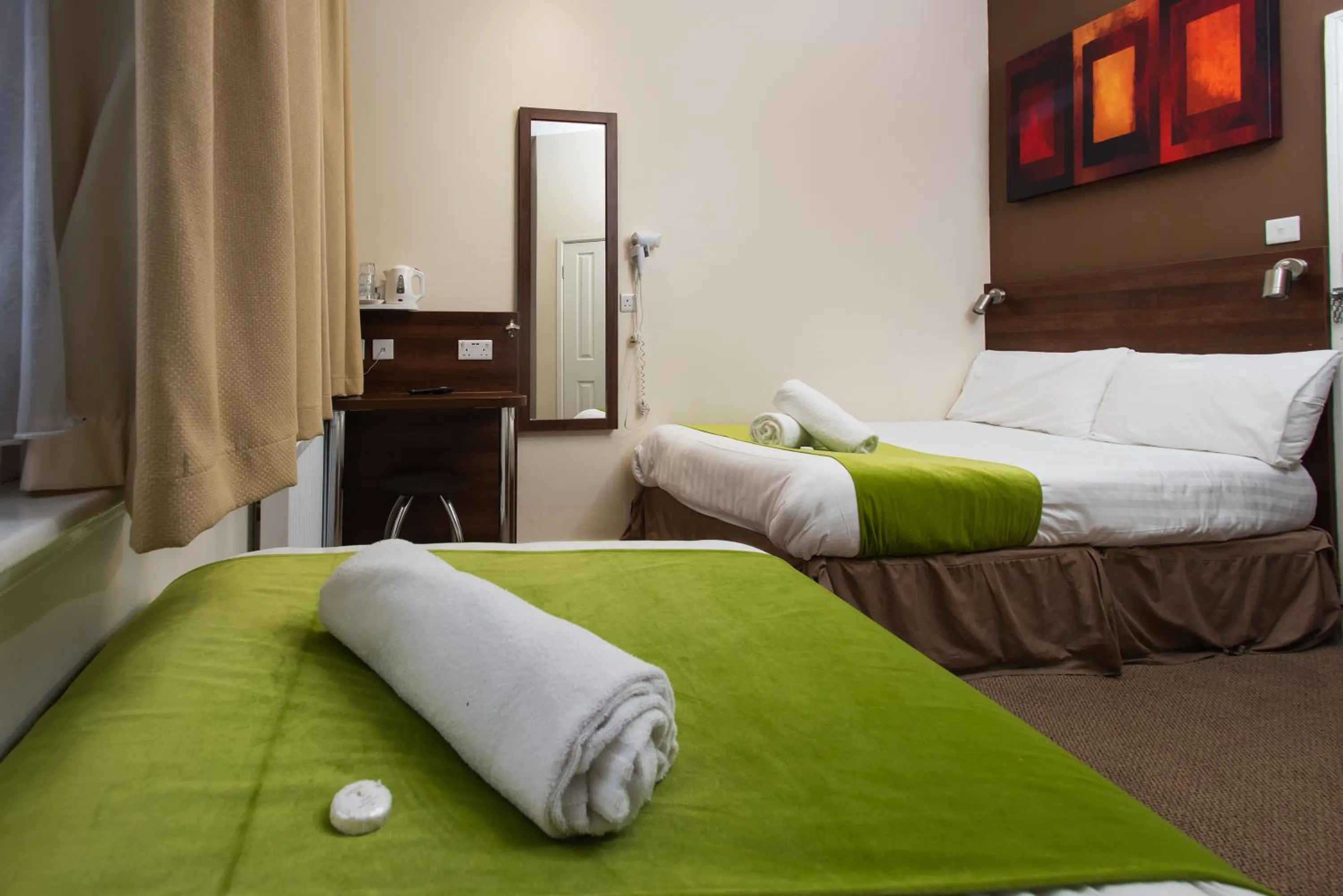 Bed in Marble Arch Inn