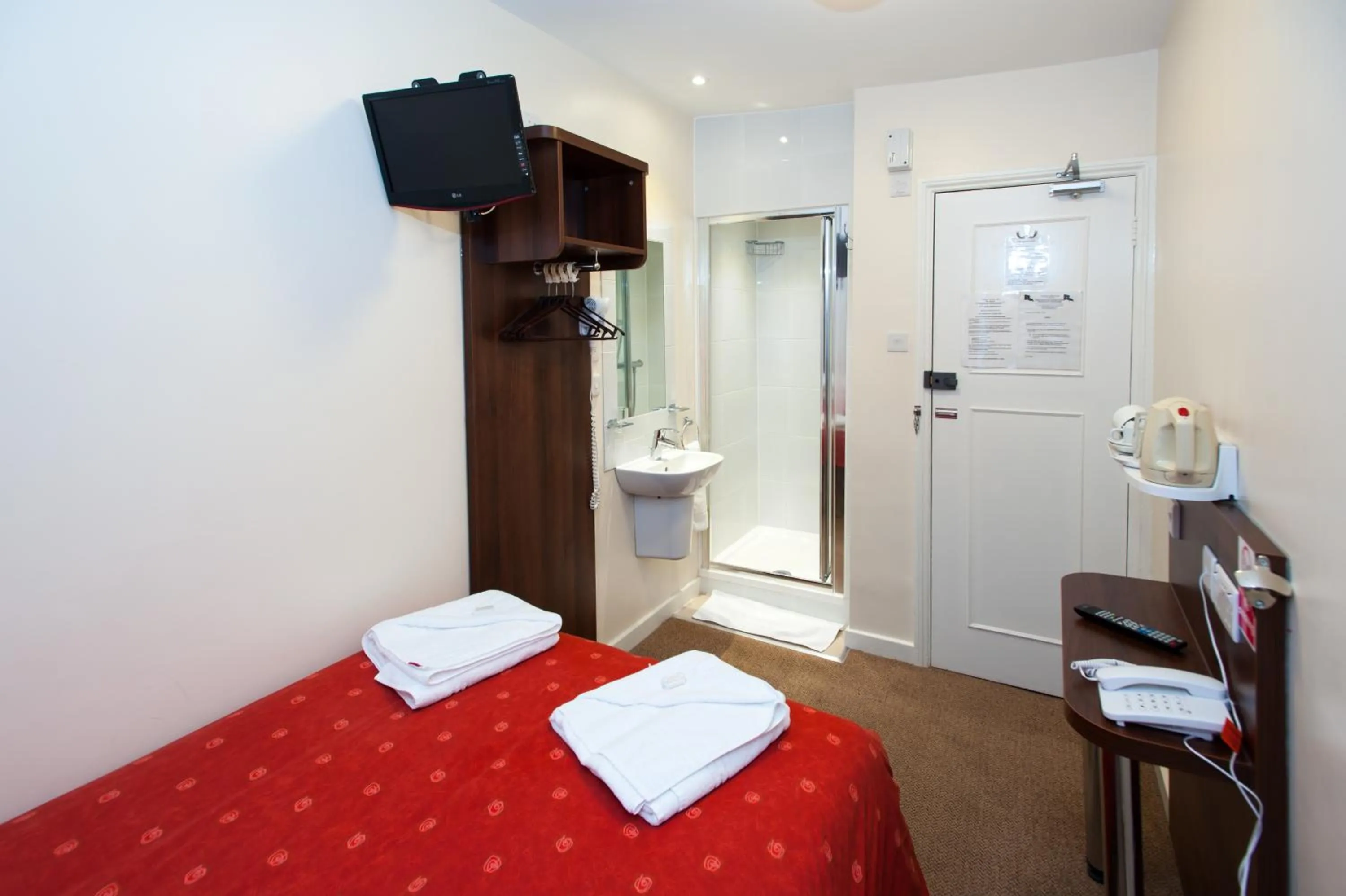 Bed in Marble Arch Inn