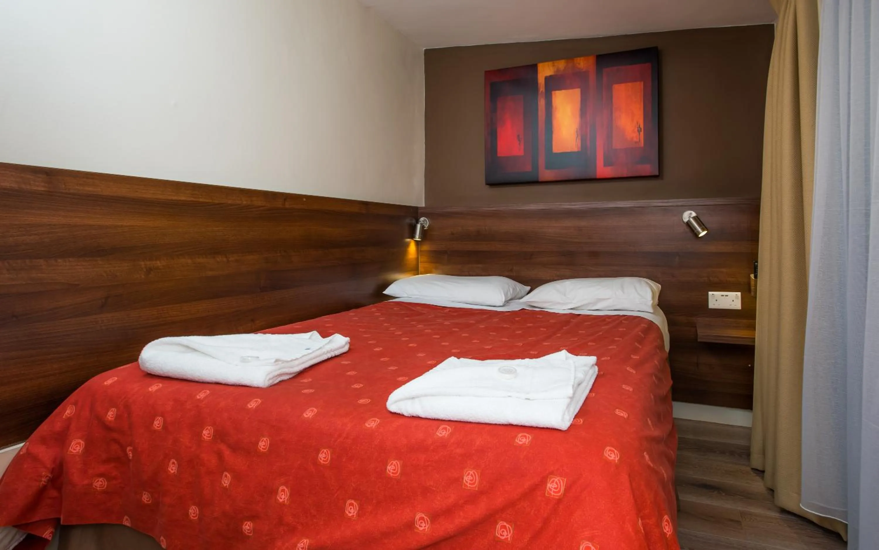 Bed in Marble Arch Inn