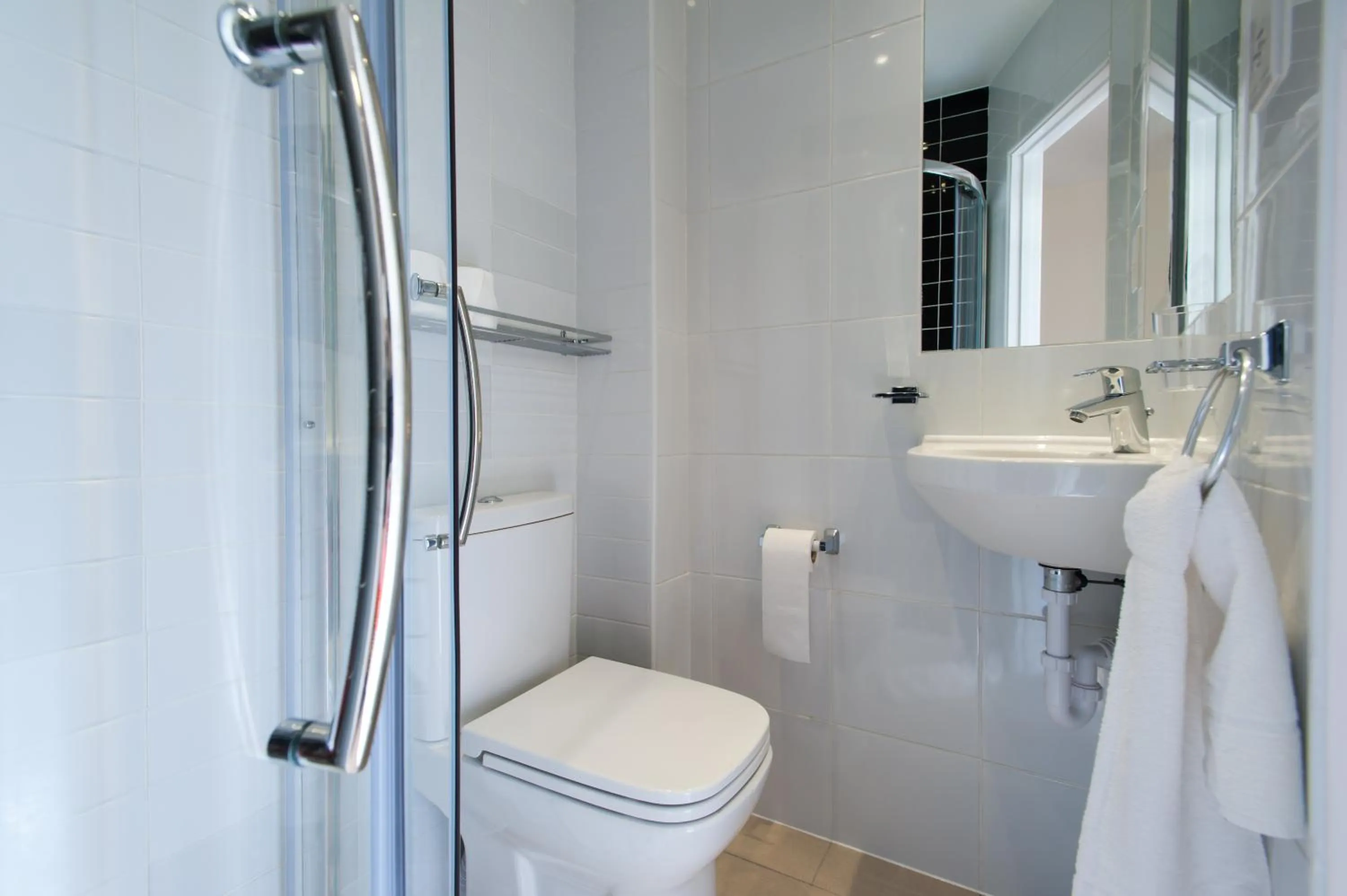 Bathroom in Marble Arch Inn