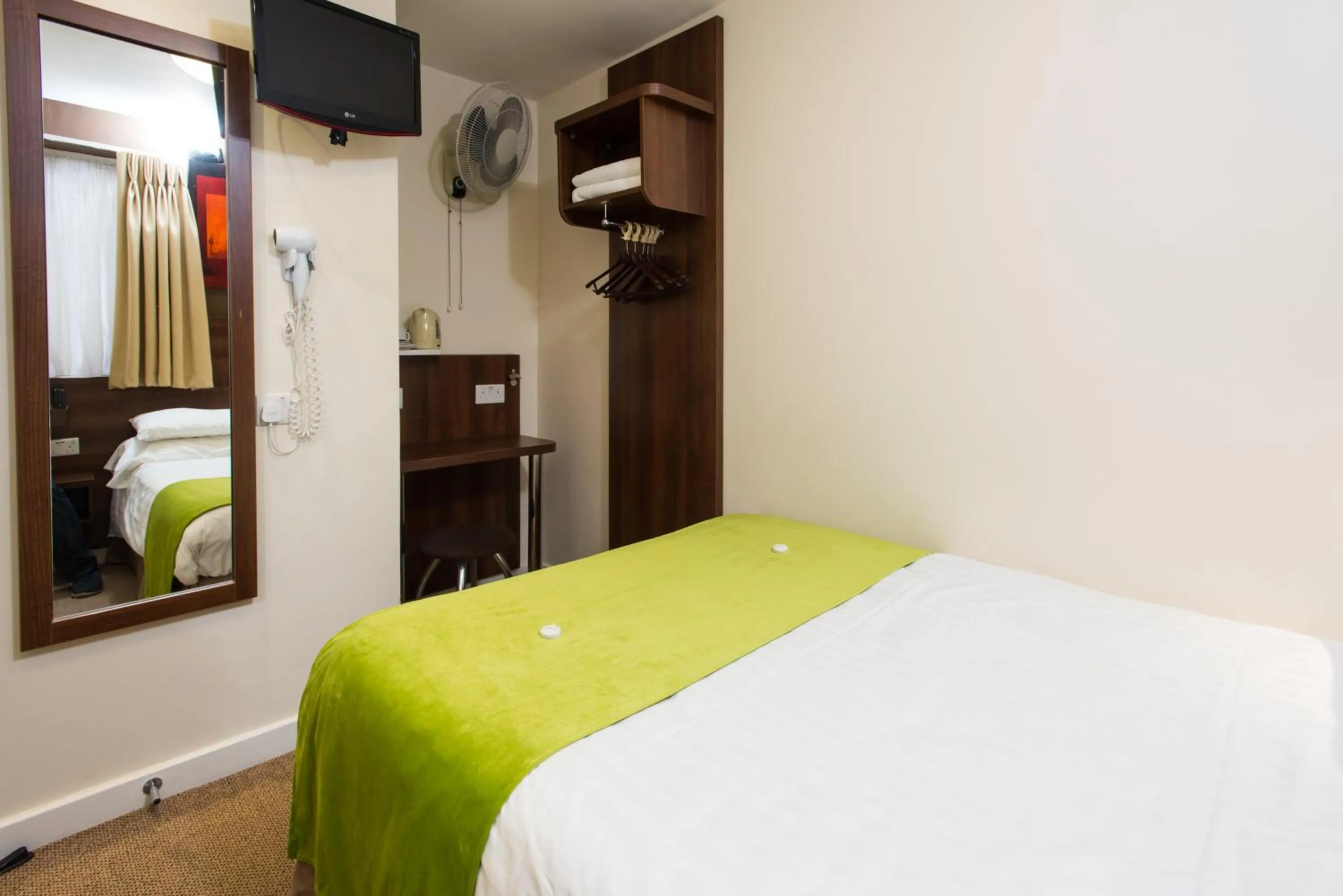 Bed in Marble Arch Inn