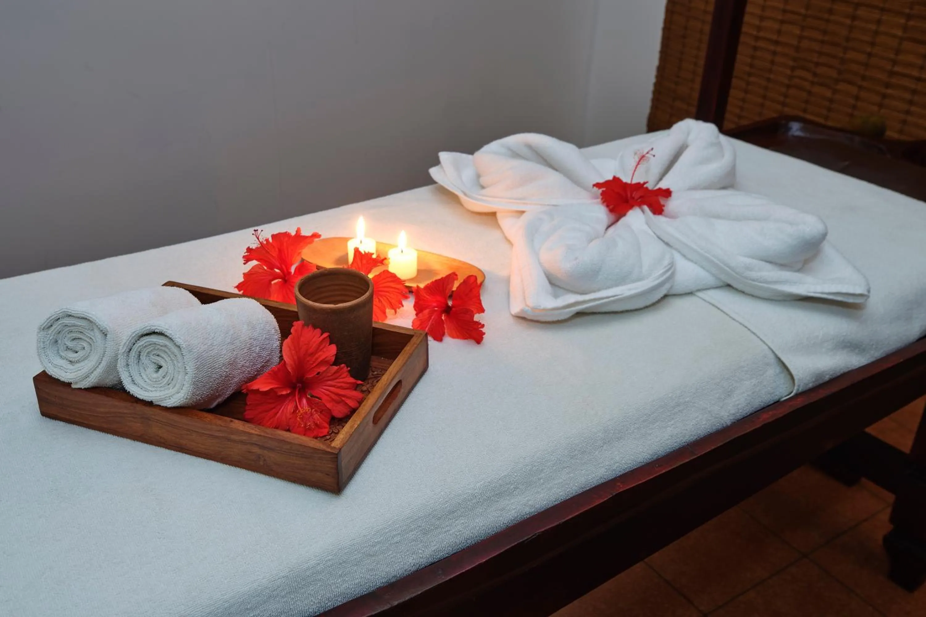 Massage in Reen Resorts Aanavilasam Plantation Thekkady