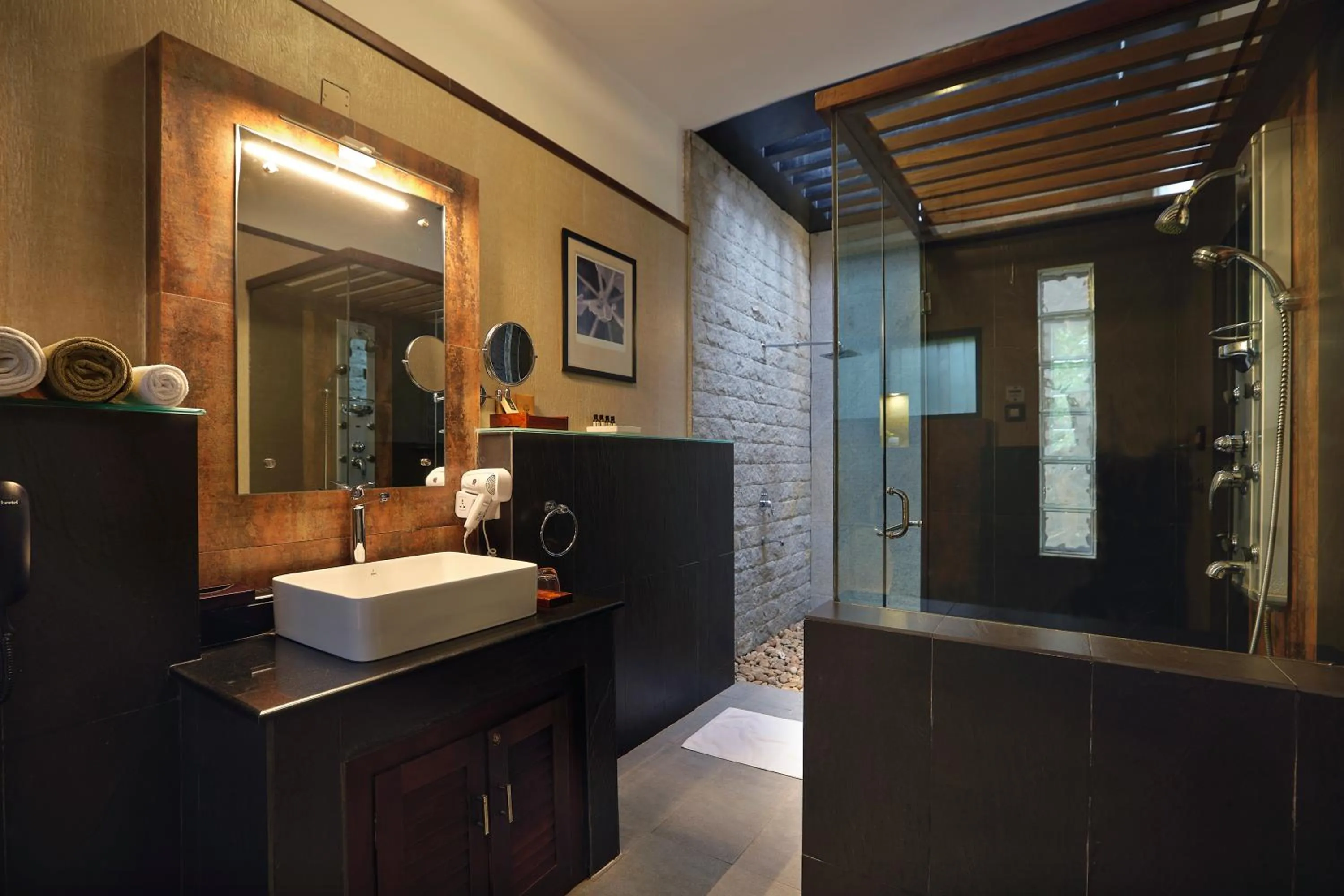 Bathroom in Reen Resorts Aanavilasam Plantation Thekkady
