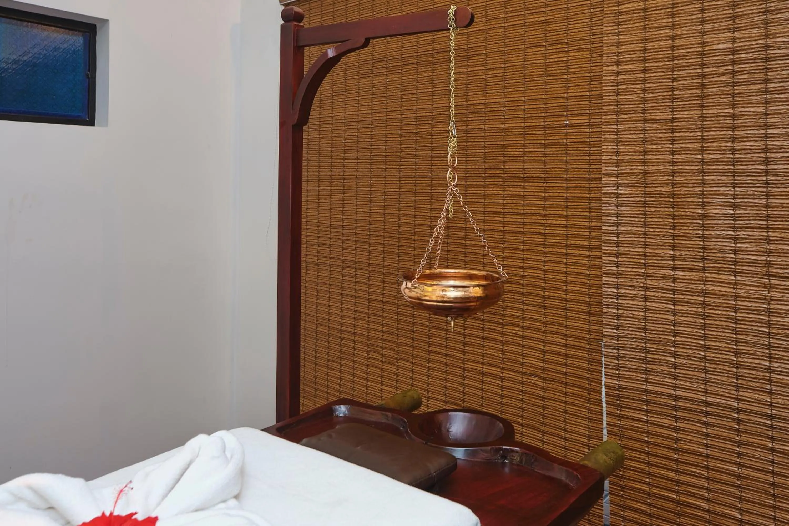 Massage, Bed in Reen Resorts Aanavilasam Plantation Thekkady