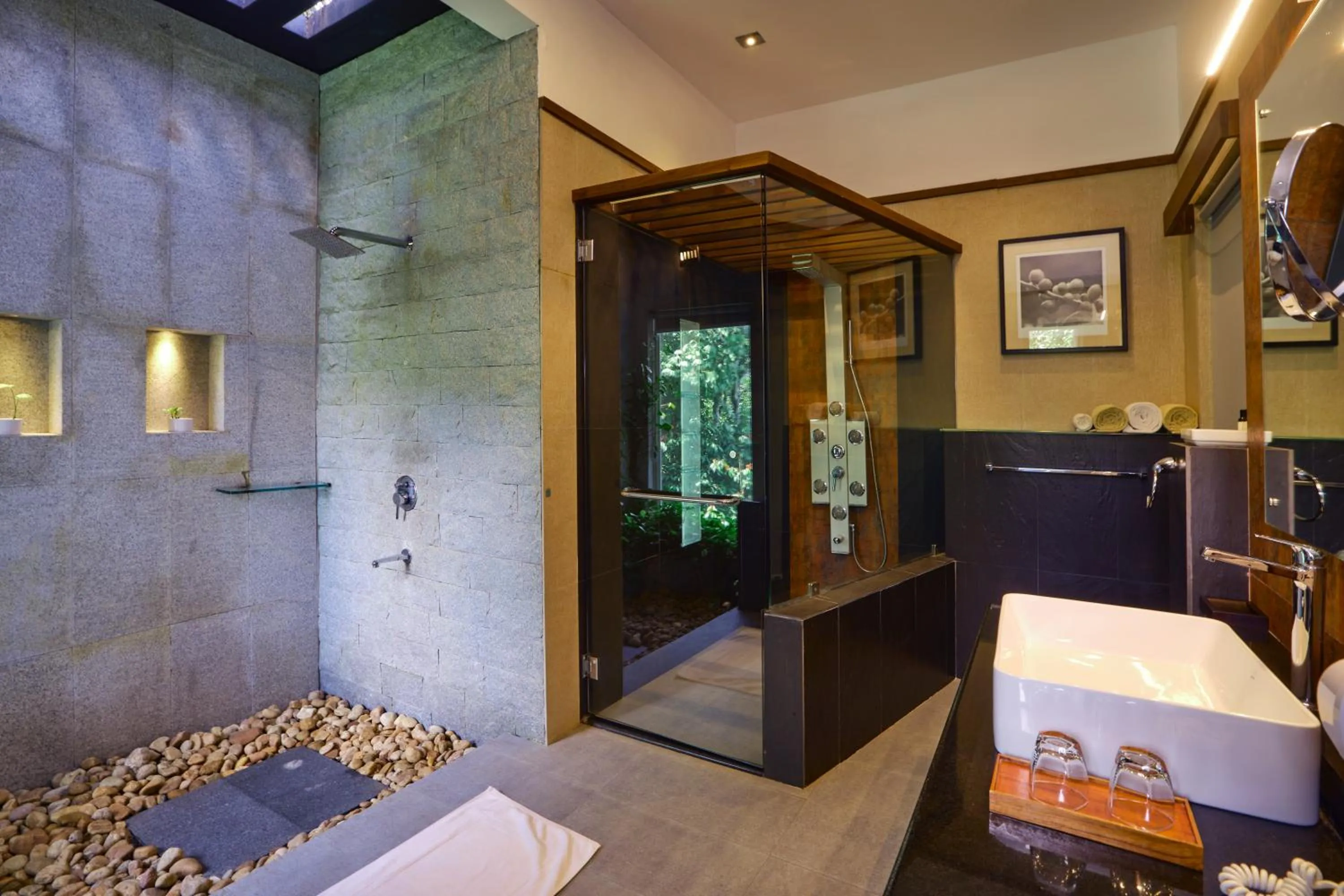 Bathroom in Reen Resorts Aanavilasam Plantation Thekkady