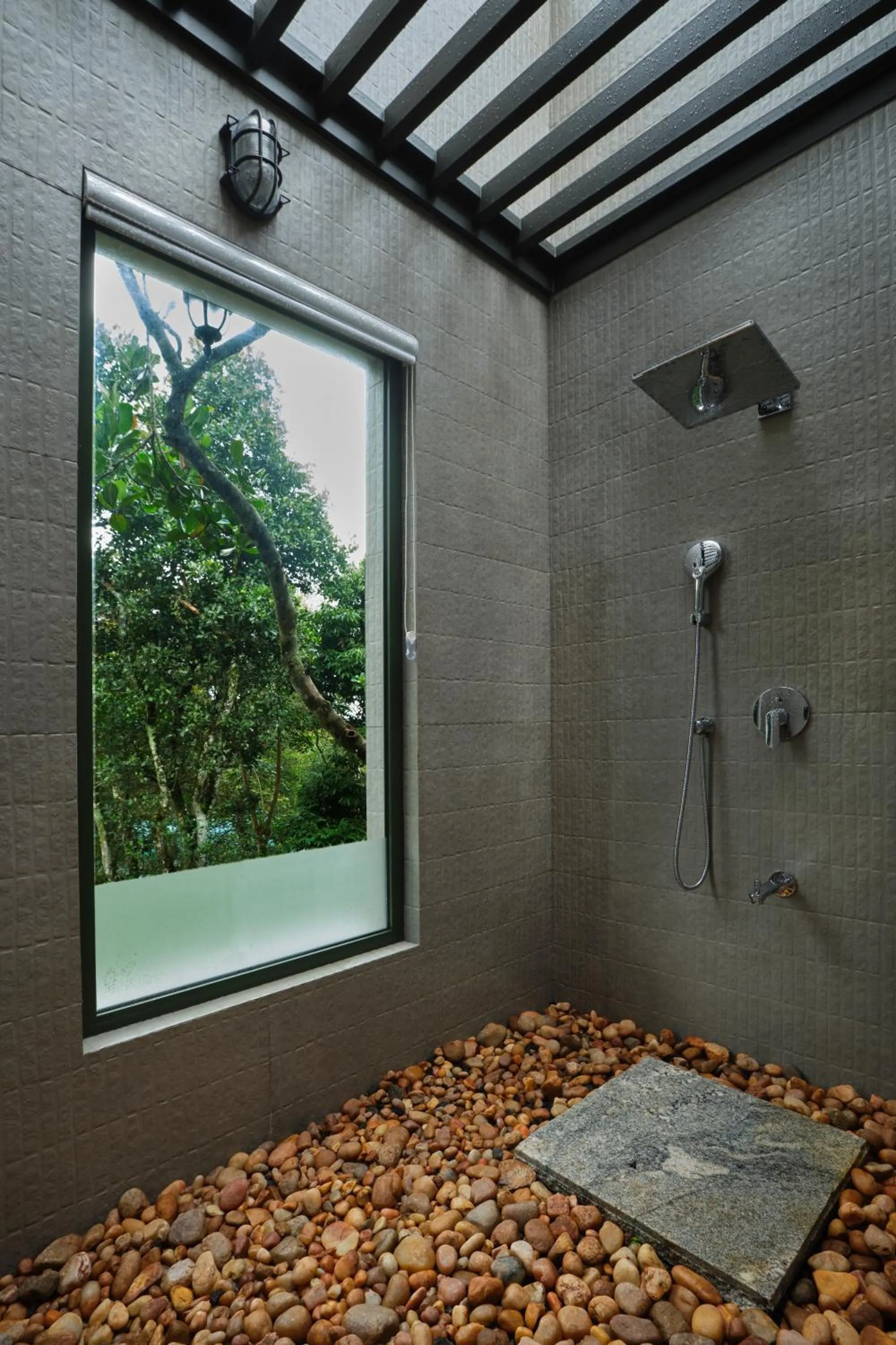 Shower in Reen Resorts Aanavilasam Plantation Thekkady