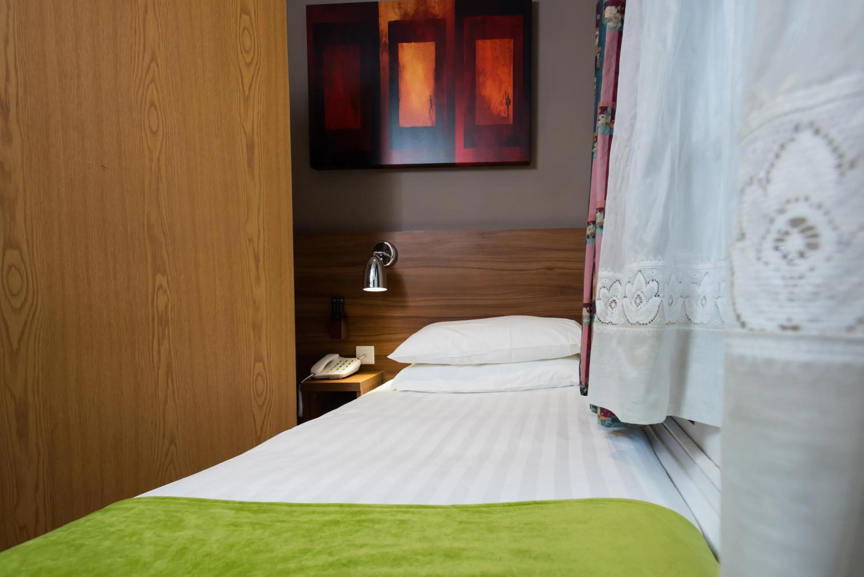 Photo of the whole room, Bed in Dover Hotel - B&B