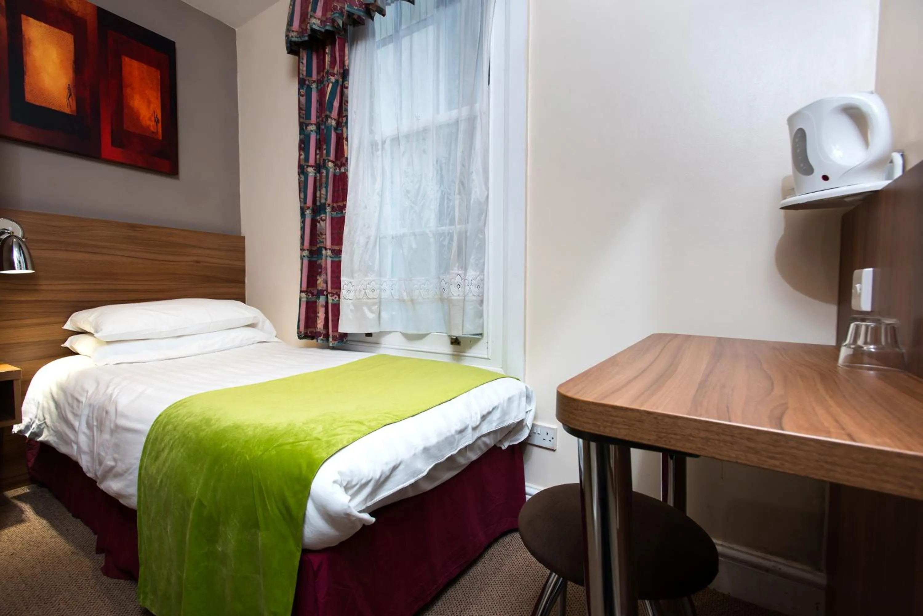 Photo of the whole room, Bed in Dover Hotel - B&B