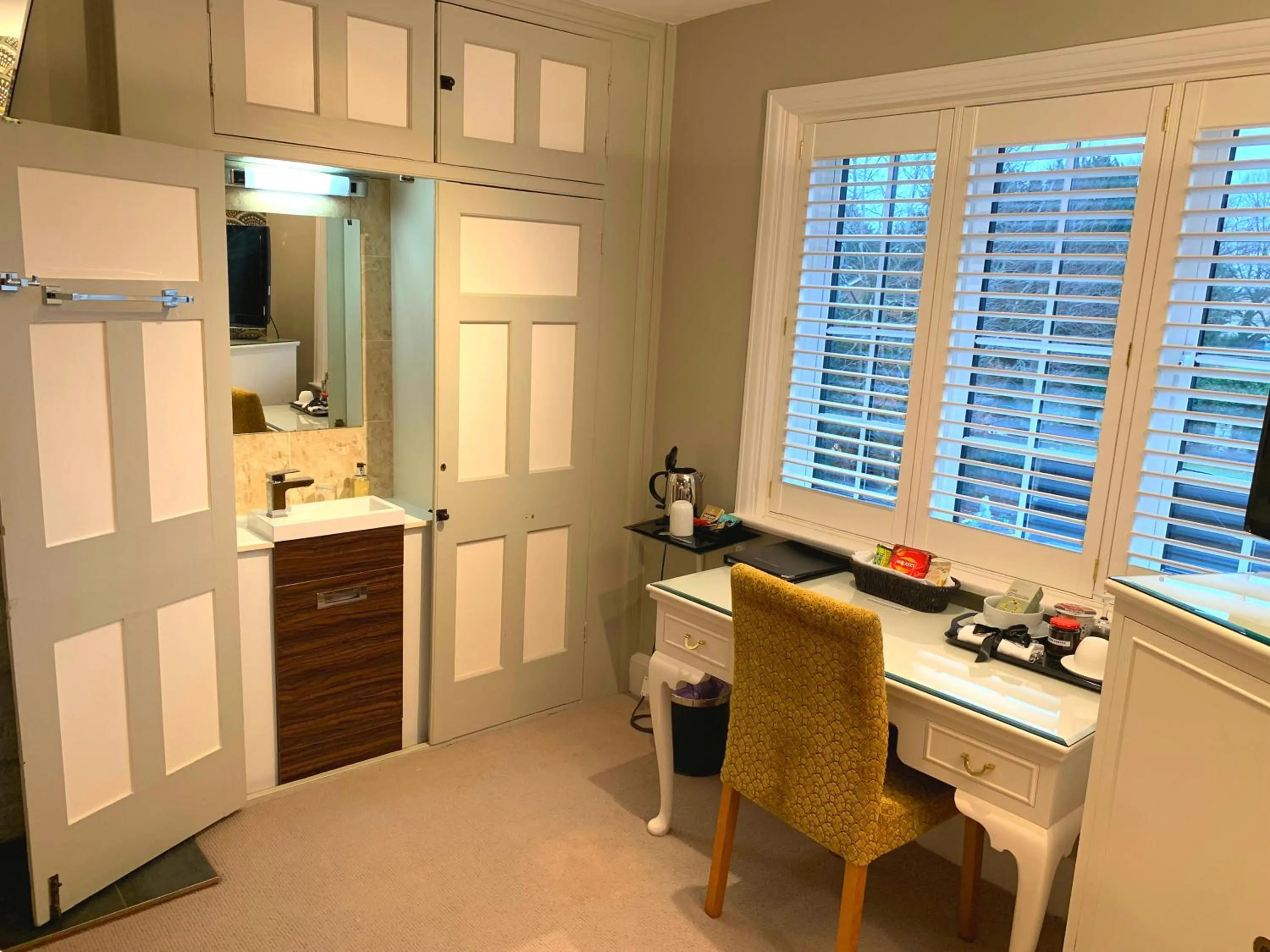 Bedroom, TV/Entertainment Center in The Malt House