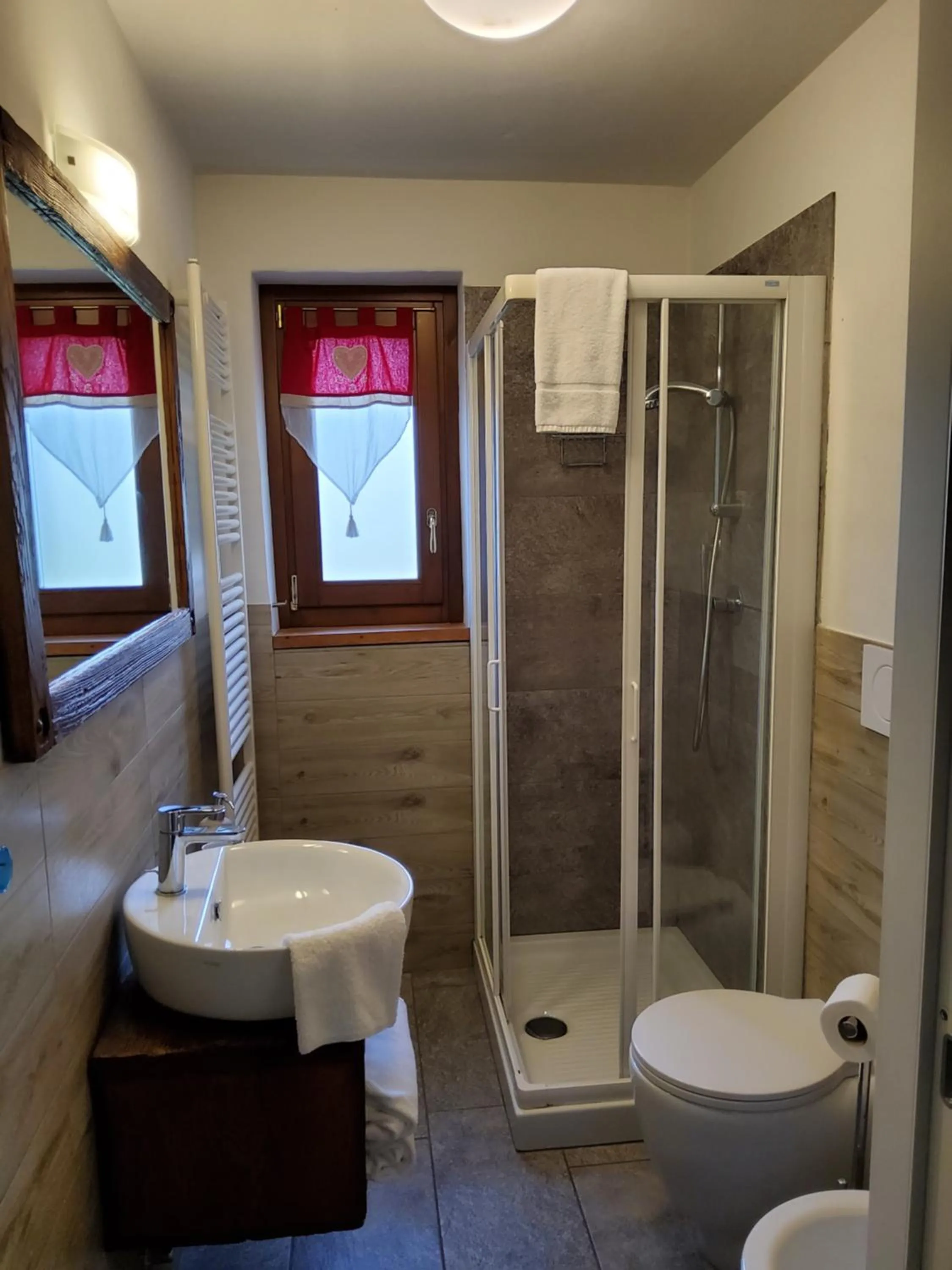 Shower in La Vigne de Papagran