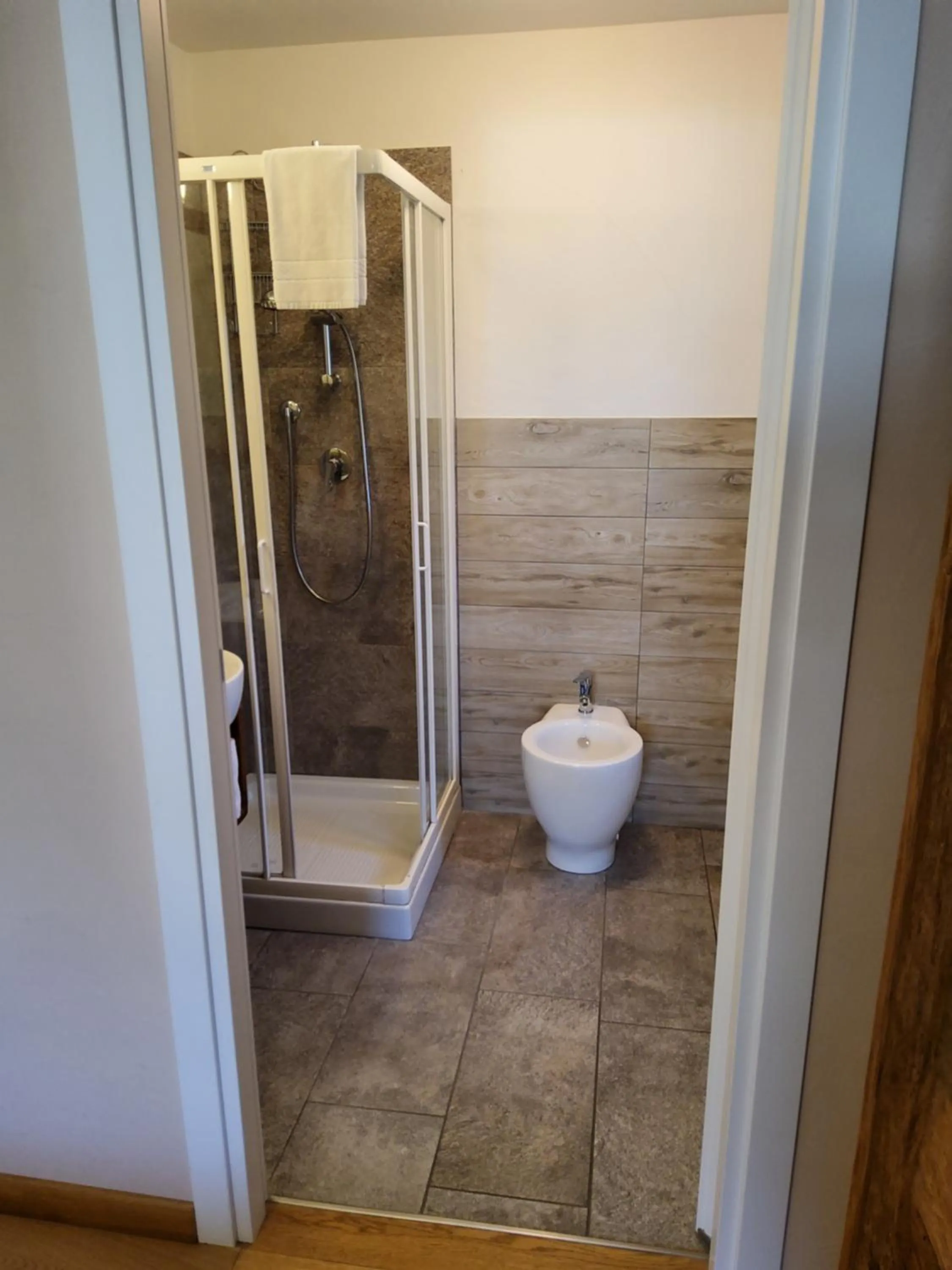 Shower in La Vigne de Papagran