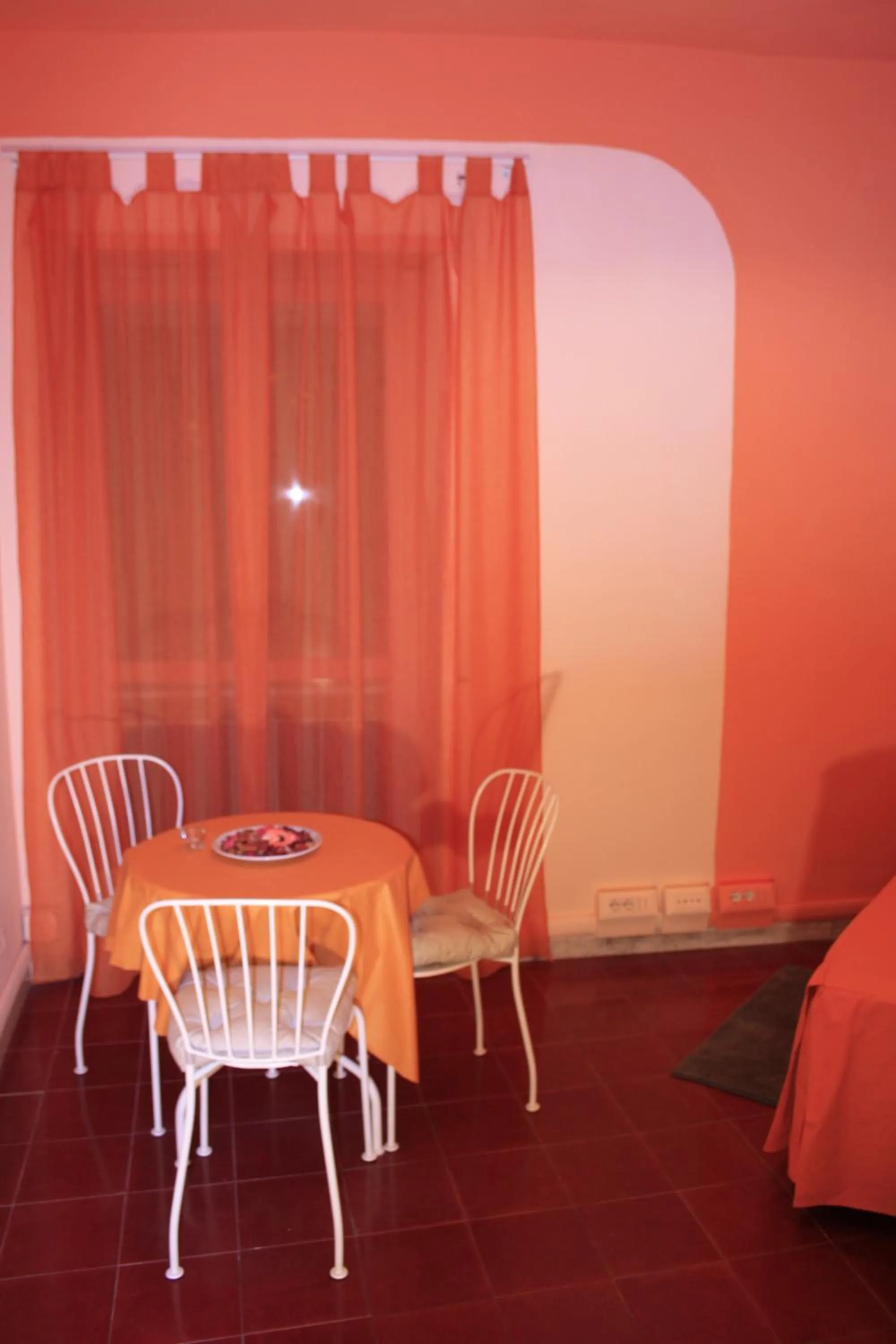 Seating area, Bed in Le Tre Sorelle B&b Garbatella