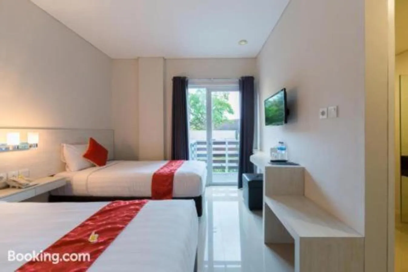 Bed in The Rinaya Canggu by ecommerceloka