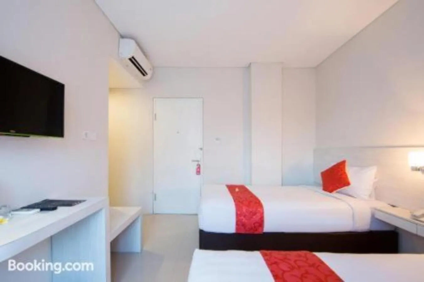 Bed in The Rinaya Canggu by ecommerceloka