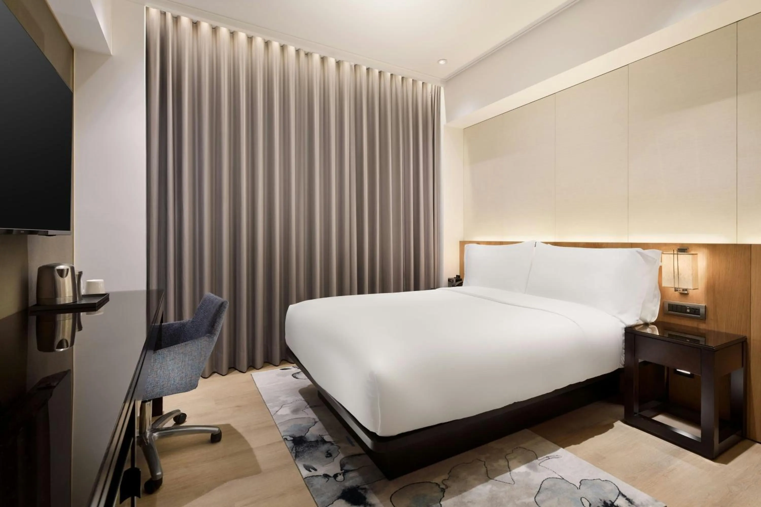 Photo of the whole room, Bed in Aloft Taipei Zhongshan