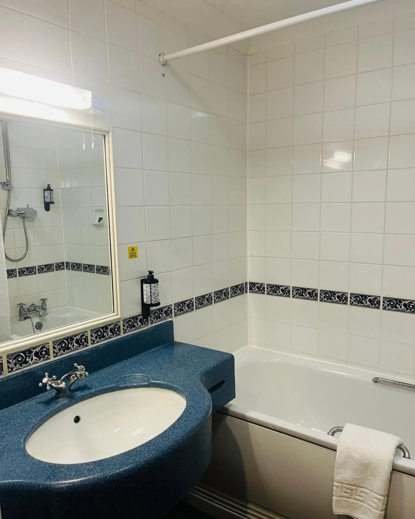 Bathroom in Best Western Reading Calcot Hotel