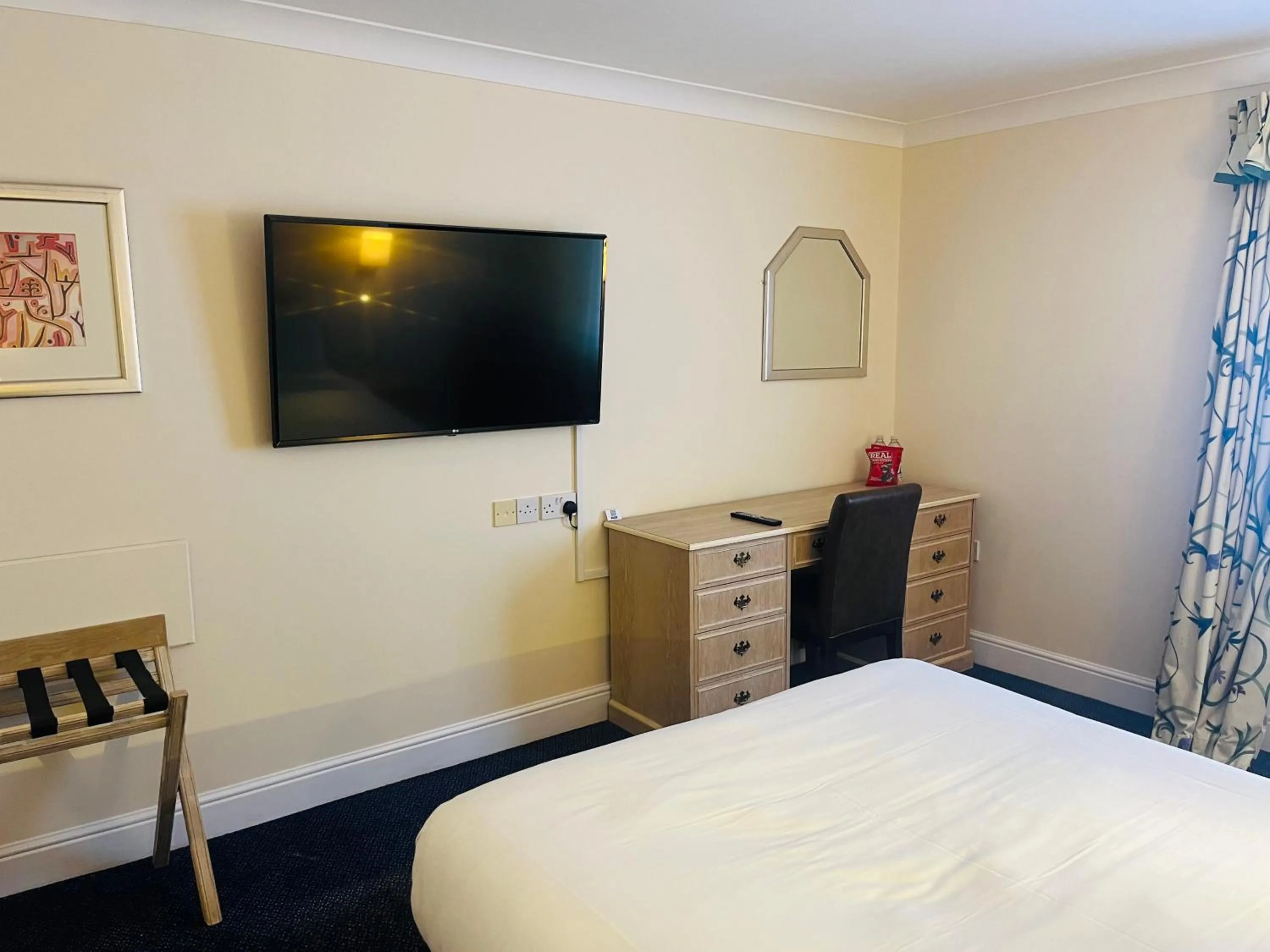 Bedroom, Bed in Best Western Reading Calcot Hotel