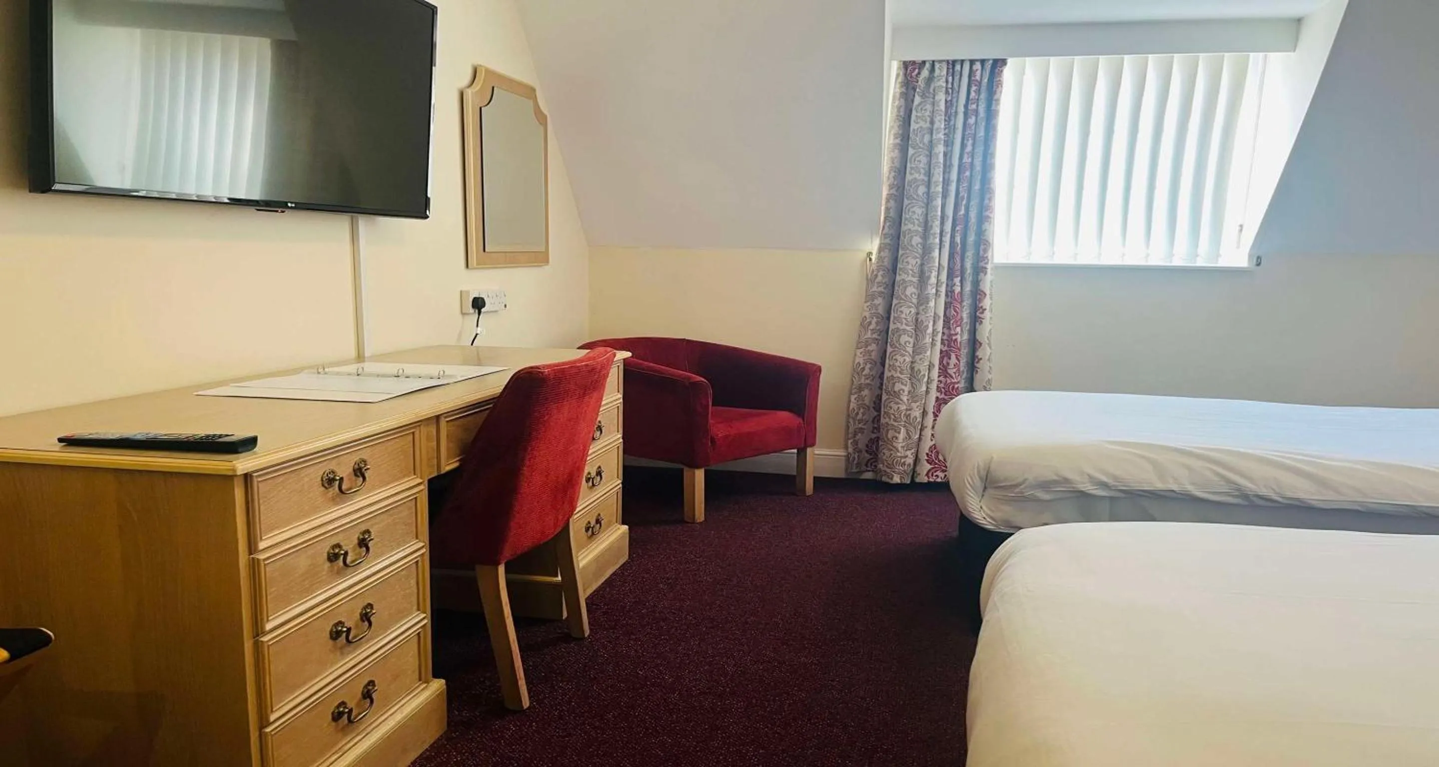 Bedroom, Bed in Best Western Reading Calcot Hotel