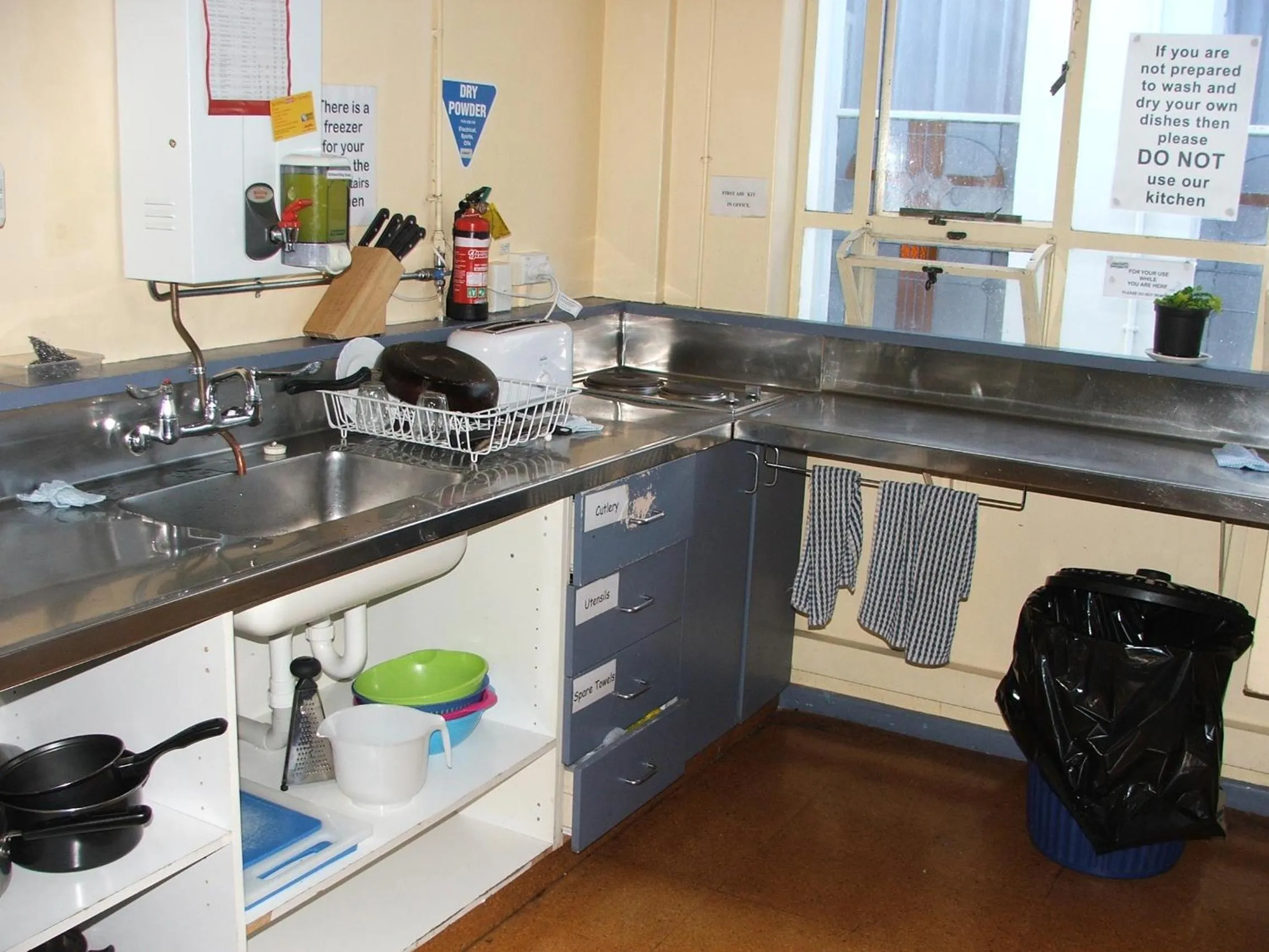 Kitchen or kitchenette in Archies Bunker Affordable Accommodation