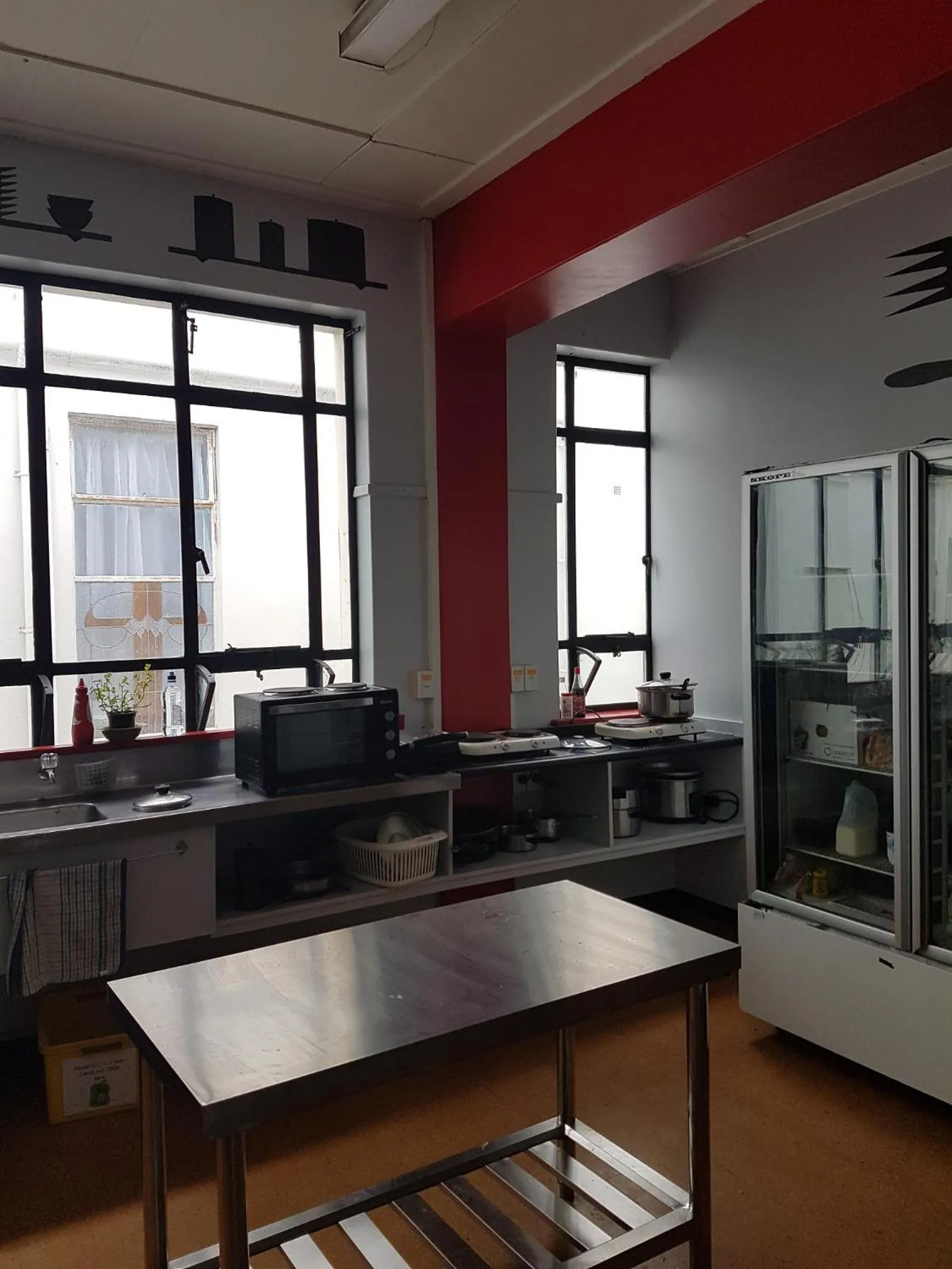 Communal kitchen in Archies Bunker Affordable Accommodation