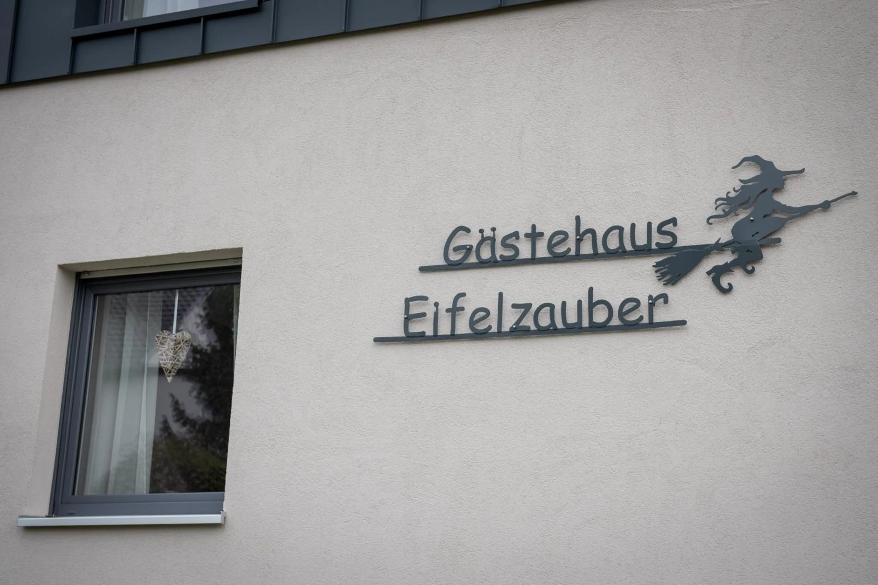 Facade/entrance in Gästehaus Eifelzauber