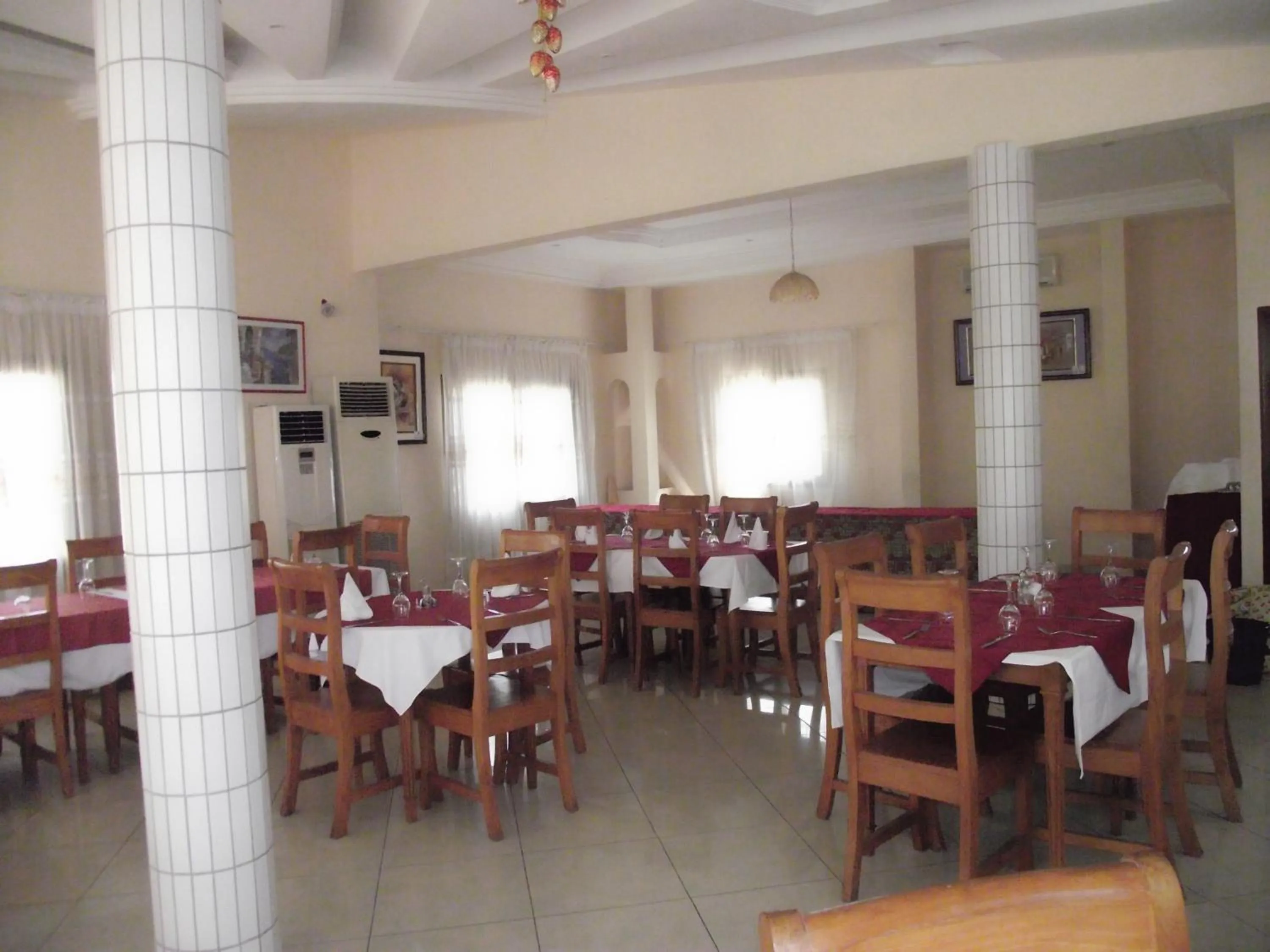 Restaurant/places to eat in Hotel Ghis Palace
