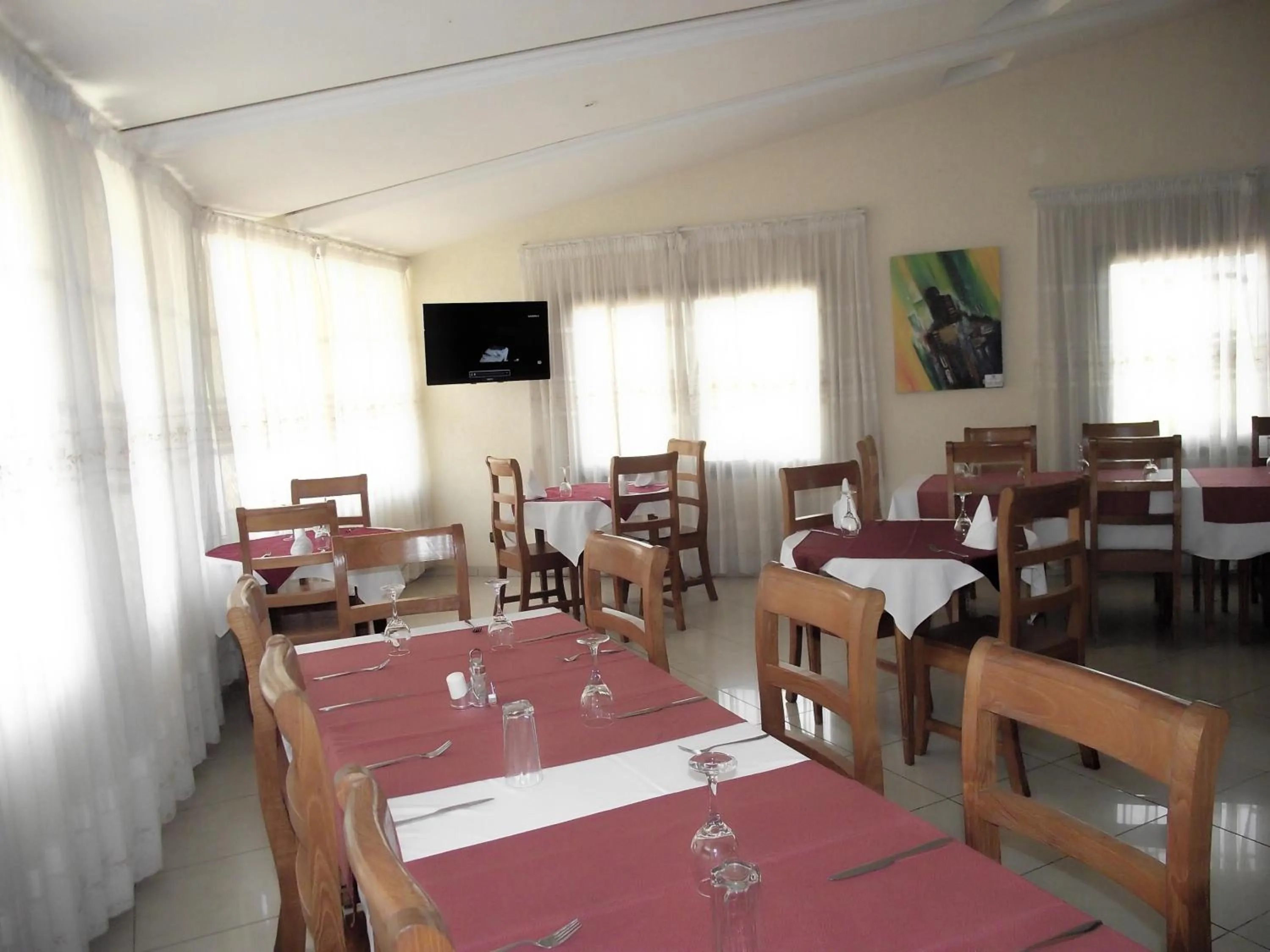 Restaurant/places to eat in Hotel Ghis Palace