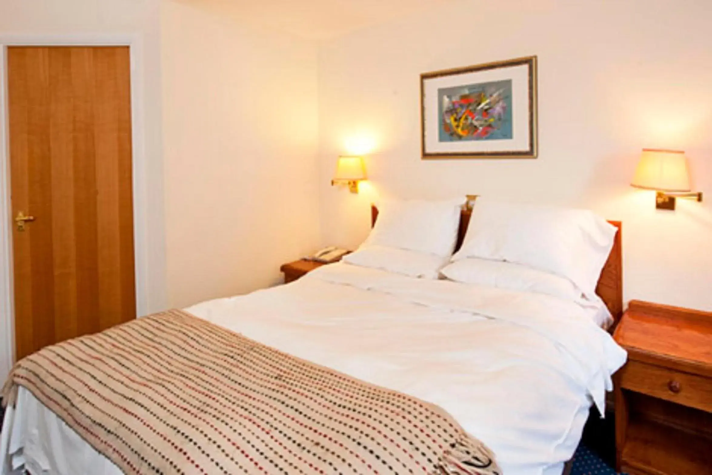 Double Room in Wee Waif by Greene King Inns Double Room in Wee Waif by Greene King Inns