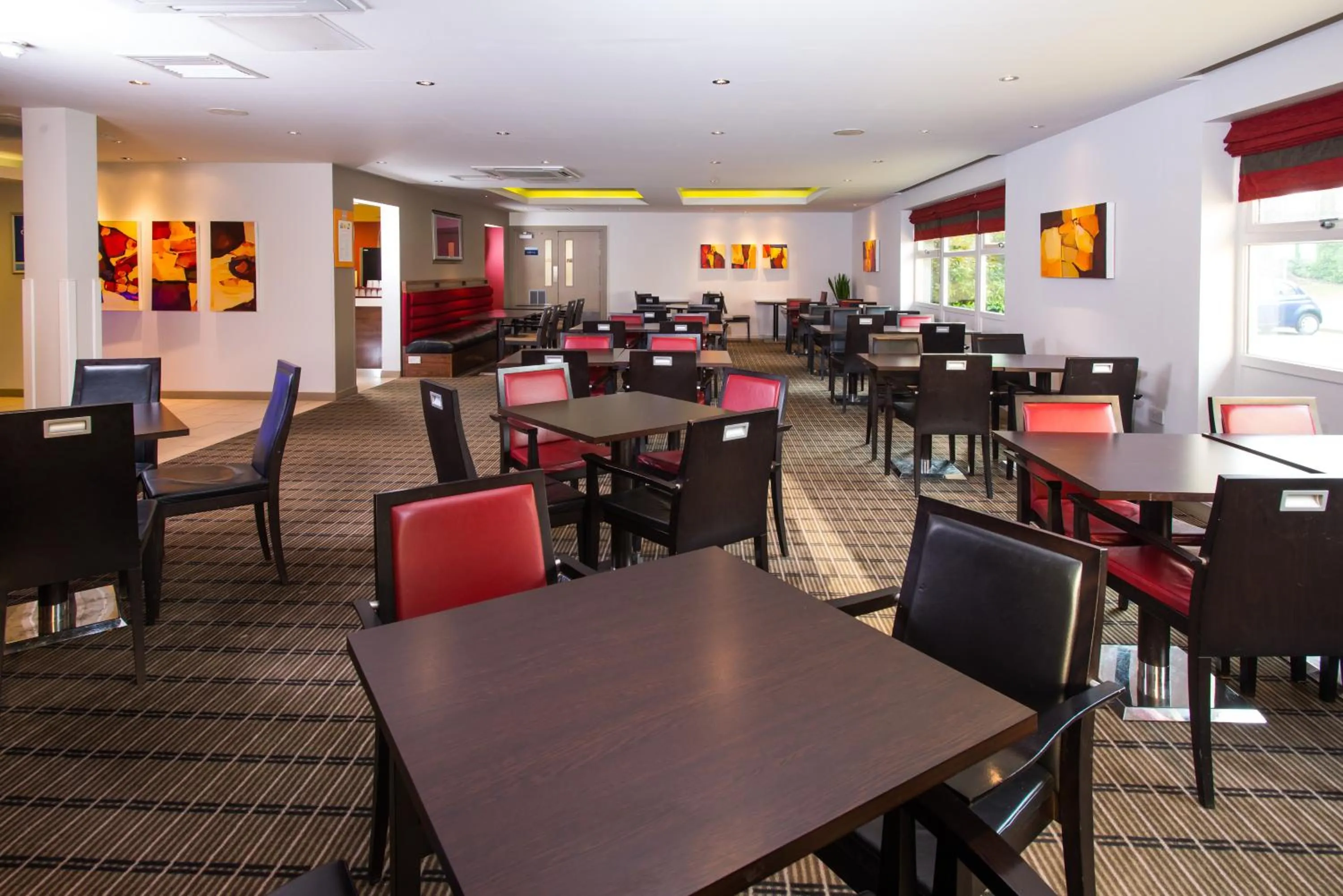 Restaurant/places to eat in Holiday Inn Express East Midlands Airport by IHG
